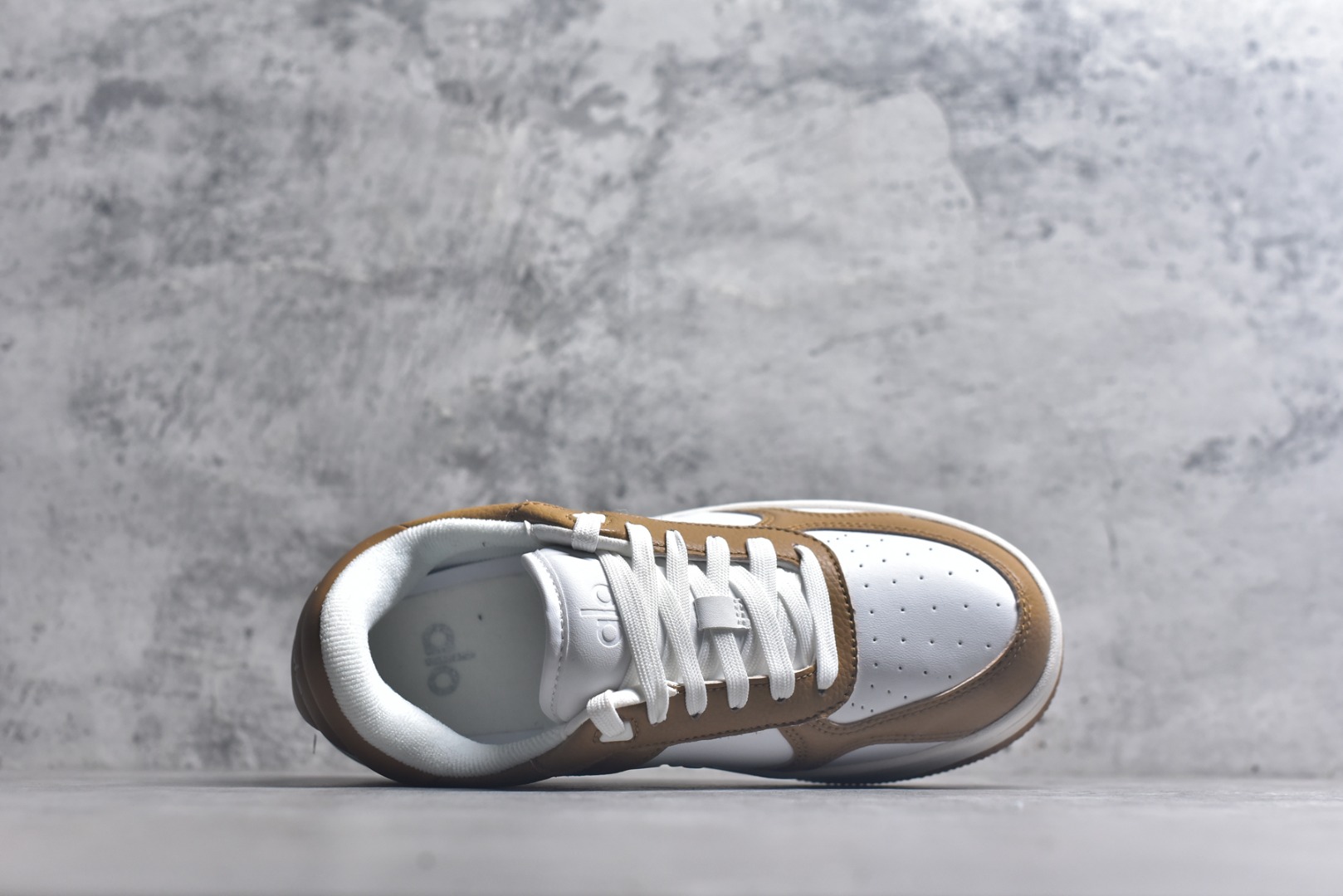 图片[4]-#Alo Yoga Recovery Mode 人气单品 舒适简约防滑耐磨低帮休闲板鞋 #Alo Yoga于2007年创立于洛杉矶，意在传播有意识的运动，同时激发人们的健康意识与创造力。品牌的核心理念在于制作能够带来完美体验的瑜伽服饰与功能性单品，让有意识的运动融入并改变生活。 尺码：36-45-选品中心