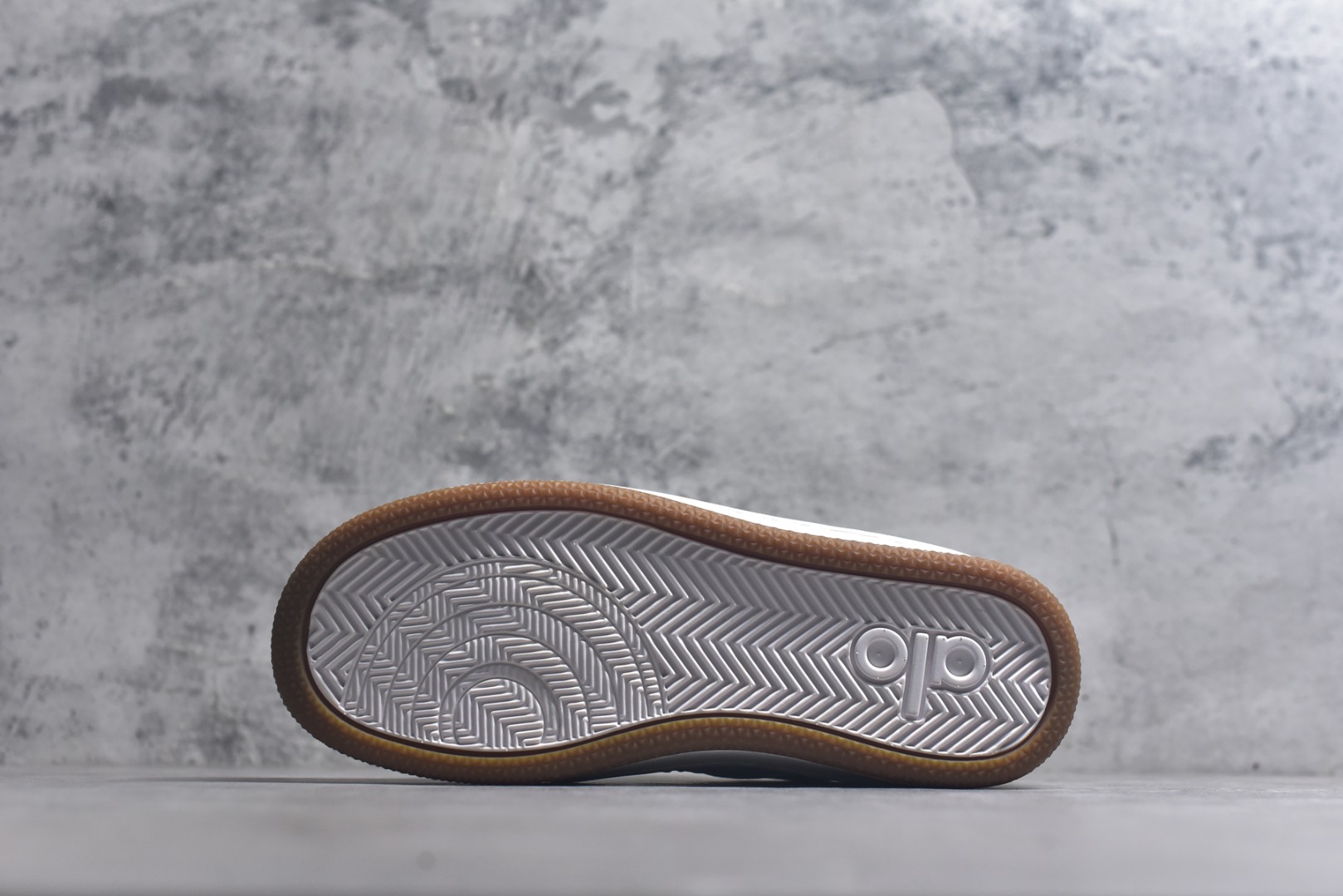 图片[6]-#Alo Yoga Recovery Mode 人气单品 舒适简约防滑耐磨低帮休闲板鞋 #Alo Yoga于2007年创立于洛杉矶，意在传播有意识的运动，同时激发人们的健康意识与创造力。品牌的核心理念在于制作能够带来完美体验的瑜伽服饰与功能性单品，让有意识的运动融入并改变生活。 尺码：36-45-选品中心