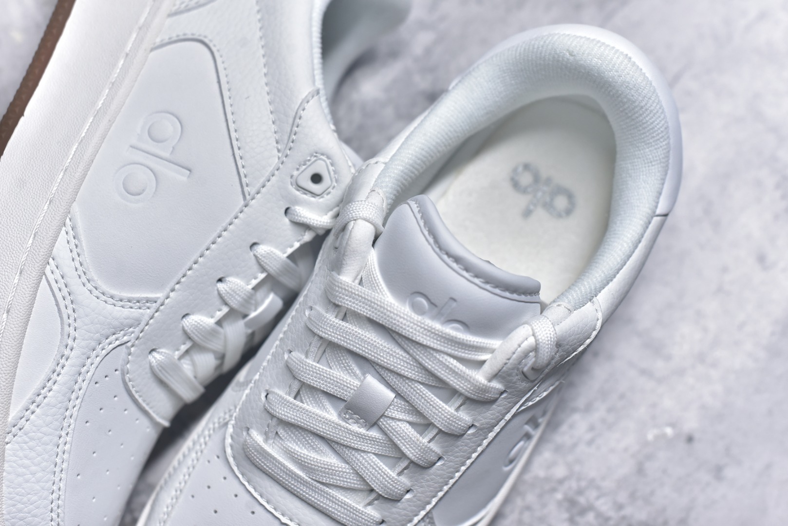 图片[9]-#Alo Yoga Recovery Mode 人气单品 舒适简约防滑耐磨低帮休闲板鞋 #Alo Yoga于2007年创立于洛杉矶，意在传播有意识的运动，同时激发人们的健康意识与创造力。品牌的核心理念在于制作能够带来完美体验的瑜伽服饰与功能性单品，让有意识的运动融入并改变生活。 尺码：36-45-选品中心