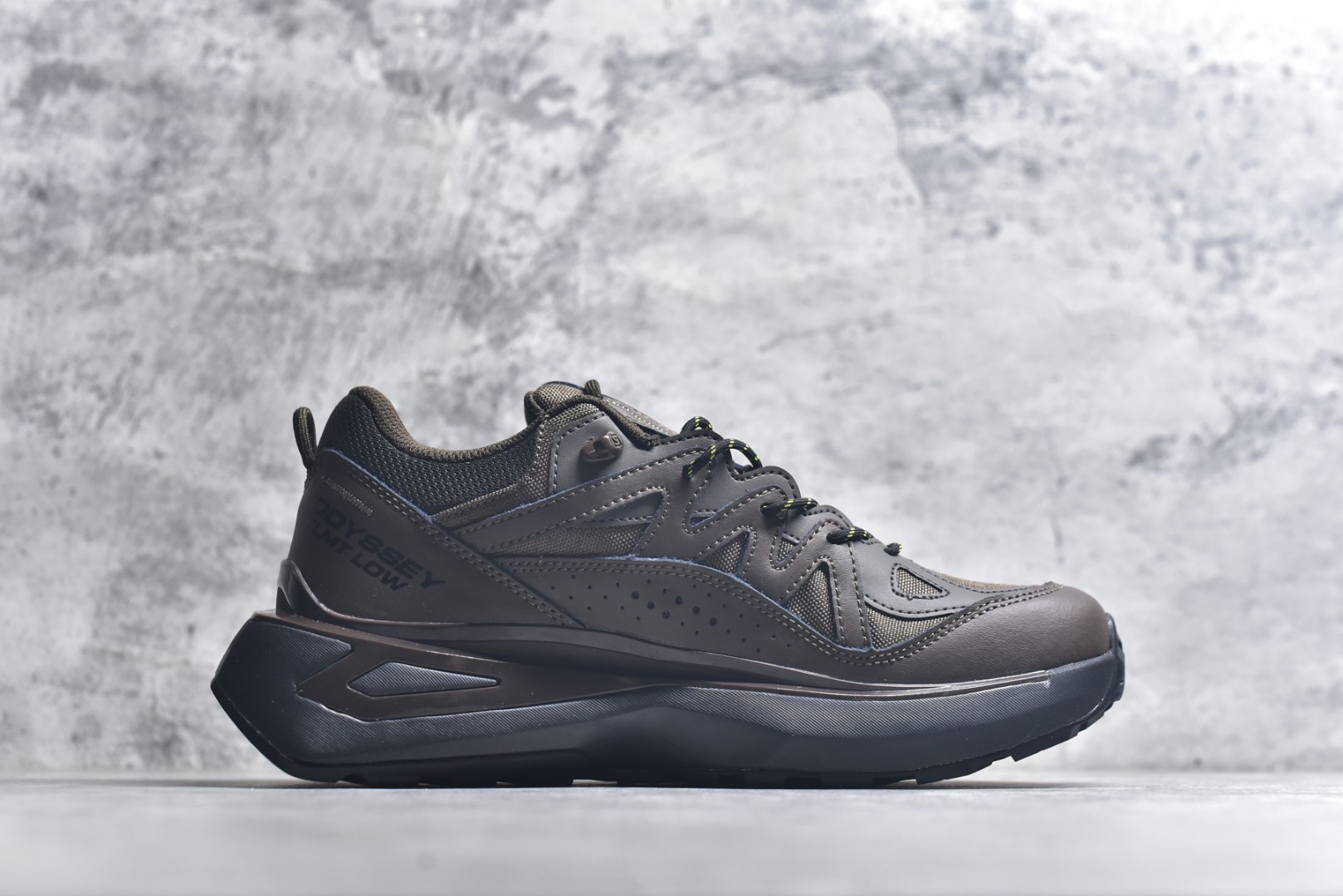 图片[3]-#雷军系列 SALOMON 萨洛蒙 ODYSSEY ELMT LOW舒适百搭减震防滑耐磨低帮休闲越野长跑城市通勤跑步鞋 雷军同款 SALOMON诞生于1947年的法国阿尔卑斯山区，全球知名的户外运动品牌。一直致力于推动滑雪、越野跑等山地运动的发展及产品的进步。其产品设计致力于追求创新和发掘产品的性能极限，帮助喜欢自由的人在山地间不断挑战自我。实拍调校N版已经零色差零失真 百分百还原实物色彩所见即所得 不存在货不对板色差等低级问题 选购参考实物拍摄 不混卖不参货 只用心做好货严格选品 承诺混一赔十 尺码：40 40.5 41 42 42.5 43 44 44.5 45 46-选品中心