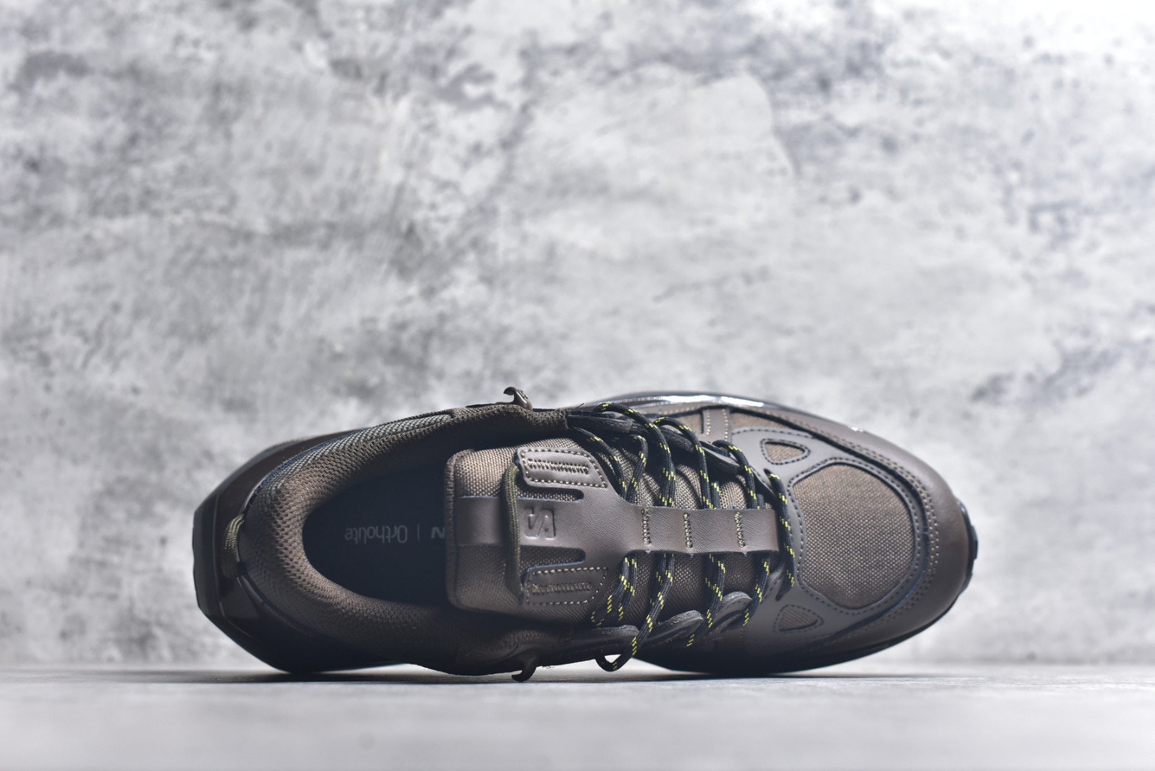 图片[4]-#雷军系列 SALOMON 萨洛蒙 ODYSSEY ELMT LOW舒适百搭减震防滑耐磨低帮休闲越野长跑城市通勤跑步鞋 雷军同款 SALOMON诞生于1947年的法国阿尔卑斯山区，全球知名的户外运动品牌。一直致力于推动滑雪、越野跑等山地运动的发展及产品的进步。其产品设计致力于追求创新和发掘产品的性能极限，帮助喜欢自由的人在山地间不断挑战自我。实拍调校N版已经零色差零失真 百分百还原实物色彩所见即所得 不存在货不对板色差等低级问题 选购参考实物拍摄 不混卖不参货 只用心做好货严格选品 承诺混一赔十 尺码：40 40.5 41 42 42.5 43 44 44.5 45 46-选品中心