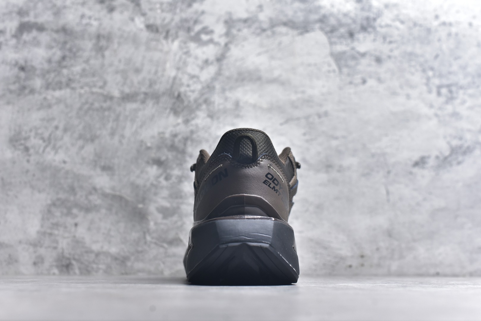 图片[5]-#雷军系列 SALOMON 萨洛蒙 ODYSSEY ELMT LOW舒适百搭减震防滑耐磨低帮休闲越野长跑城市通勤跑步鞋 雷军同款 SALOMON诞生于1947年的法国阿尔卑斯山区，全球知名的户外运动品牌。一直致力于推动滑雪、越野跑等山地运动的发展及产品的进步。其产品设计致力于追求创新和发掘产品的性能极限，帮助喜欢自由的人在山地间不断挑战自我。实拍调校N版已经零色差零失真 百分百还原实物色彩所见即所得 不存在货不对板色差等低级问题 选购参考实物拍摄 不混卖不参货 只用心做好货严格选品 承诺混一赔十 尺码：40 40.5 41 42 42.5 43 44 44.5 45 46-选品中心