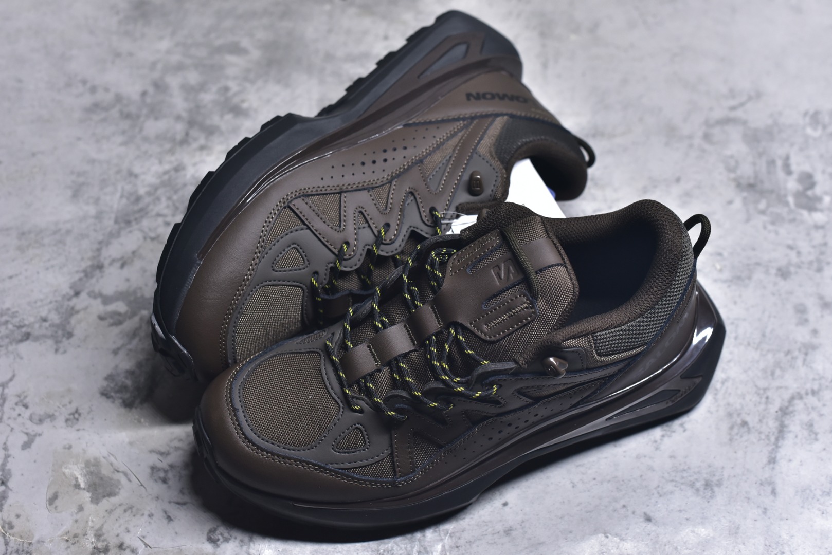 图片[7]-#雷军系列 SALOMON 萨洛蒙 ODYSSEY ELMT LOW舒适百搭减震防滑耐磨低帮休闲越野长跑城市通勤跑步鞋 雷军同款 SALOMON诞生于1947年的法国阿尔卑斯山区，全球知名的户外运动品牌。一直致力于推动滑雪、越野跑等山地运动的发展及产品的进步。其产品设计致力于追求创新和发掘产品的性能极限，帮助喜欢自由的人在山地间不断挑战自我。实拍调校N版已经零色差零失真 百分百还原实物色彩所见即所得 不存在货不对板色差等低级问题 选购参考实物拍摄 不混卖不参货 只用心做好货严格选品 承诺混一赔十 尺码：40 40.5 41 42 42.5 43 44 44.5 45 46-选品中心