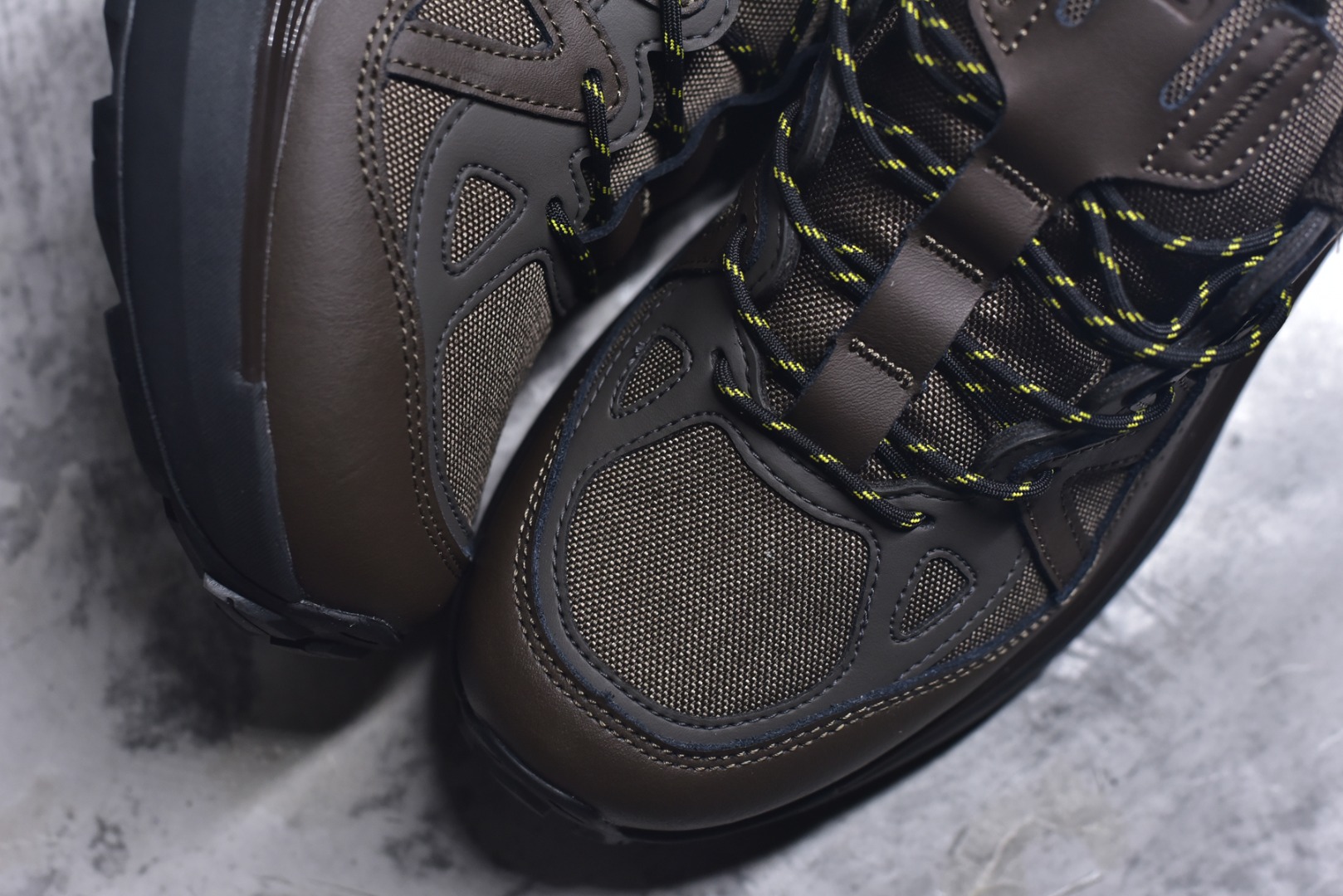 图片[8]-#雷军系列 SALOMON 萨洛蒙 ODYSSEY ELMT LOW舒适百搭减震防滑耐磨低帮休闲越野长跑城市通勤跑步鞋 雷军同款 SALOMON诞生于1947年的法国阿尔卑斯山区，全球知名的户外运动品牌。一直致力于推动滑雪、越野跑等山地运动的发展及产品的进步。其产品设计致力于追求创新和发掘产品的性能极限，帮助喜欢自由的人在山地间不断挑战自我。实拍调校N版已经零色差零失真 百分百还原实物色彩所见即所得 不存在货不对板色差等低级问题 选购参考实物拍摄 不混卖不参货 只用心做好货严格选品 承诺混一赔十 尺码：40 40.5 41 42 42.5 43 44 44.5 45 46-选品中心