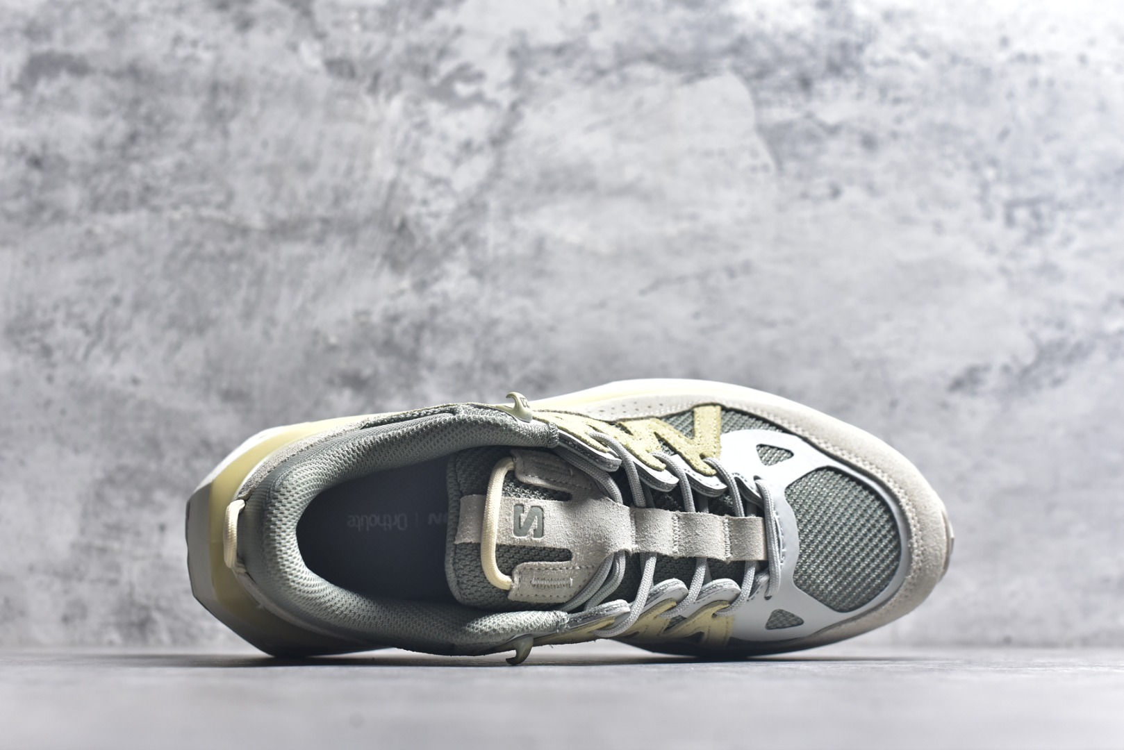 图片[4]-#雷军系列 SALOMON 萨洛蒙 ODYSSEY ELMT LOW舒适百搭减震防滑耐磨低帮休闲越野长跑城市通勤跑步鞋 雷军同款 SALOMON诞生于1947年的法国阿尔卑斯山区，全球知名的户外运动品牌。一直致力于推动滑雪、越野跑等山地运动的发展及产品的进步。其产品设计致力于追求创新和发掘产品的性能极限，帮助喜欢自由的人在山地间不断挑战自我。实拍调校N版已经零色差零失真 百分百还原实物色彩所见即所得 不存在货不对板色差等低级问题 选购参考实物拍摄 不混卖不参货 只用心做好货严格选品 承诺混一赔十 尺码：40 40.5 41 42 42.5 43 44 44.5 45 46-选品中心