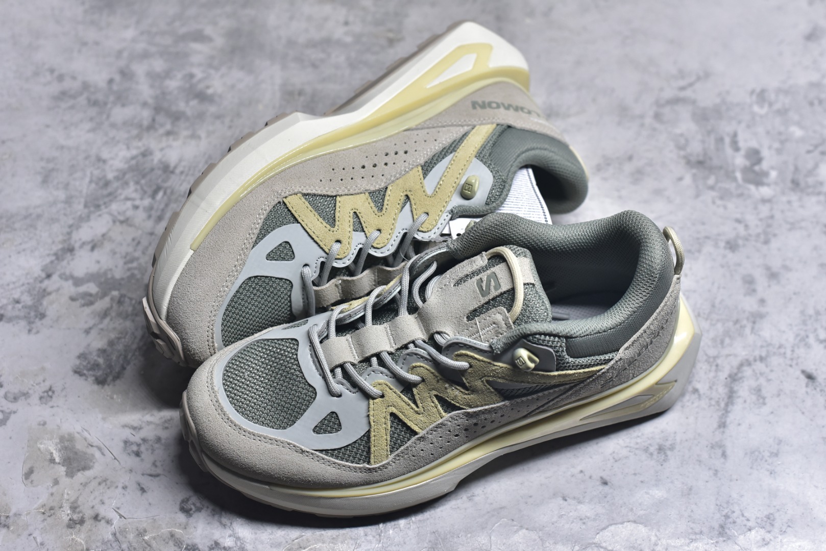 图片[7]-#雷军系列 SALOMON 萨洛蒙 ODYSSEY ELMT LOW舒适百搭减震防滑耐磨低帮休闲越野长跑城市通勤跑步鞋 雷军同款 SALOMON诞生于1947年的法国阿尔卑斯山区，全球知名的户外运动品牌。一直致力于推动滑雪、越野跑等山地运动的发展及产品的进步。其产品设计致力于追求创新和发掘产品的性能极限，帮助喜欢自由的人在山地间不断挑战自我。实拍调校N版已经零色差零失真 百分百还原实物色彩所见即所得 不存在货不对板色差等低级问题 选购参考实物拍摄 不混卖不参货 只用心做好货严格选品 承诺混一赔十 尺码：40 40.5 41 42 42.5 43 44 44.5 45 46-选品中心