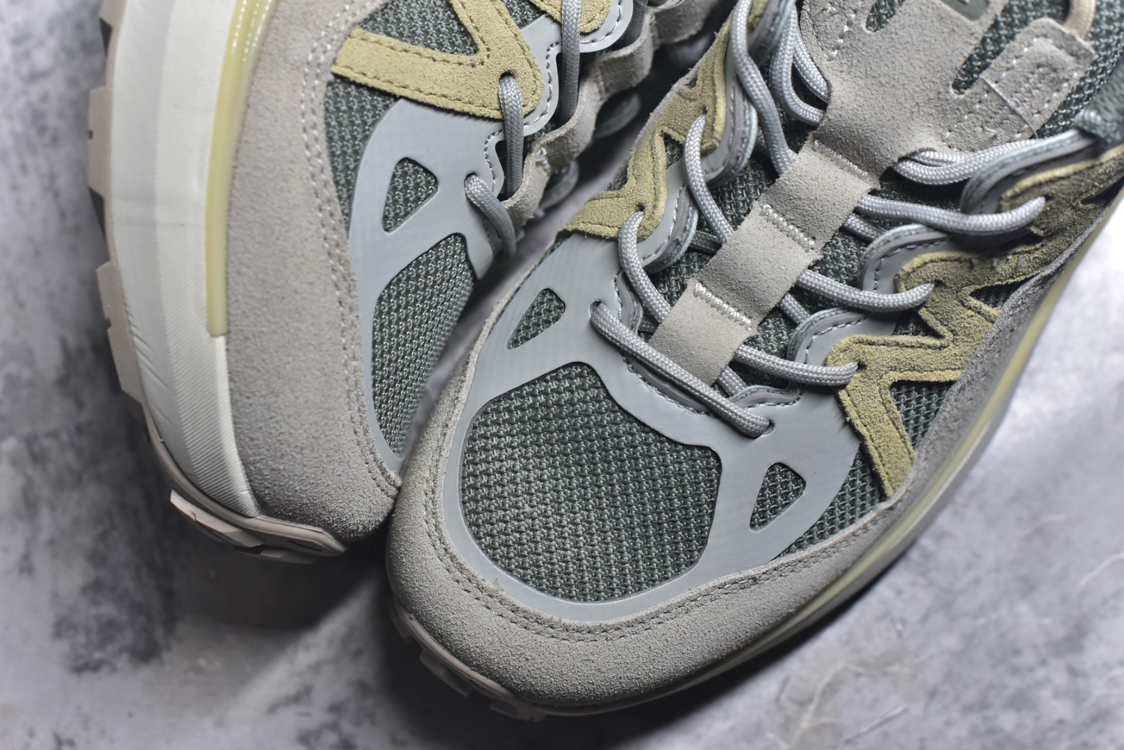 图片[8]-#雷军系列 SALOMON 萨洛蒙 ODYSSEY ELMT LOW舒适百搭减震防滑耐磨低帮休闲越野长跑城市通勤跑步鞋 雷军同款 SALOMON诞生于1947年的法国阿尔卑斯山区，全球知名的户外运动品牌。一直致力于推动滑雪、越野跑等山地运动的发展及产品的进步。其产品设计致力于追求创新和发掘产品的性能极限，帮助喜欢自由的人在山地间不断挑战自我。实拍调校N版已经零色差零失真 百分百还原实物色彩所见即所得 不存在货不对板色差等低级问题 选购参考实物拍摄 不混卖不参货 只用心做好货严格选品 承诺混一赔十 尺码：40 40.5 41 42 42.5 43 44 44.5 45 46-选品中心