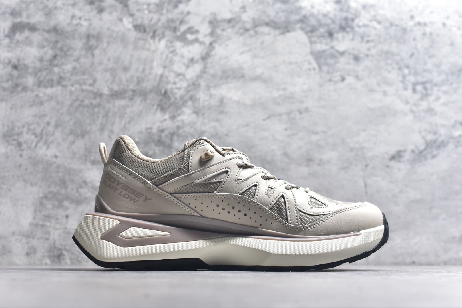 图片[3]-#雷军系列 SALOMON 萨洛蒙 ODYSSEY ELMT LOW舒适百搭减震防滑耐磨低帮休闲越野长跑城市通勤跑步鞋 雷军同款 SALOMON诞生于1947年的法国阿尔卑斯山区，全球知名的户外运动品牌。一直致力于推动滑雪、越野跑等山地运动的发展及产品的进步。其产品设计致力于追求创新和发掘产品的性能极限，帮助喜欢自由的人在山地间不断挑战自我。实拍调校N版已经零色差零失真 百分百还原实物色彩所见即所得 不存在货不对板色差等低级问题 选购参考实物拍摄 不混卖不参货 只用心做好货严格选品 承诺混一赔十 尺码：40 40.5 41 42 42.5 43 44 44.5 45 46-选品中心