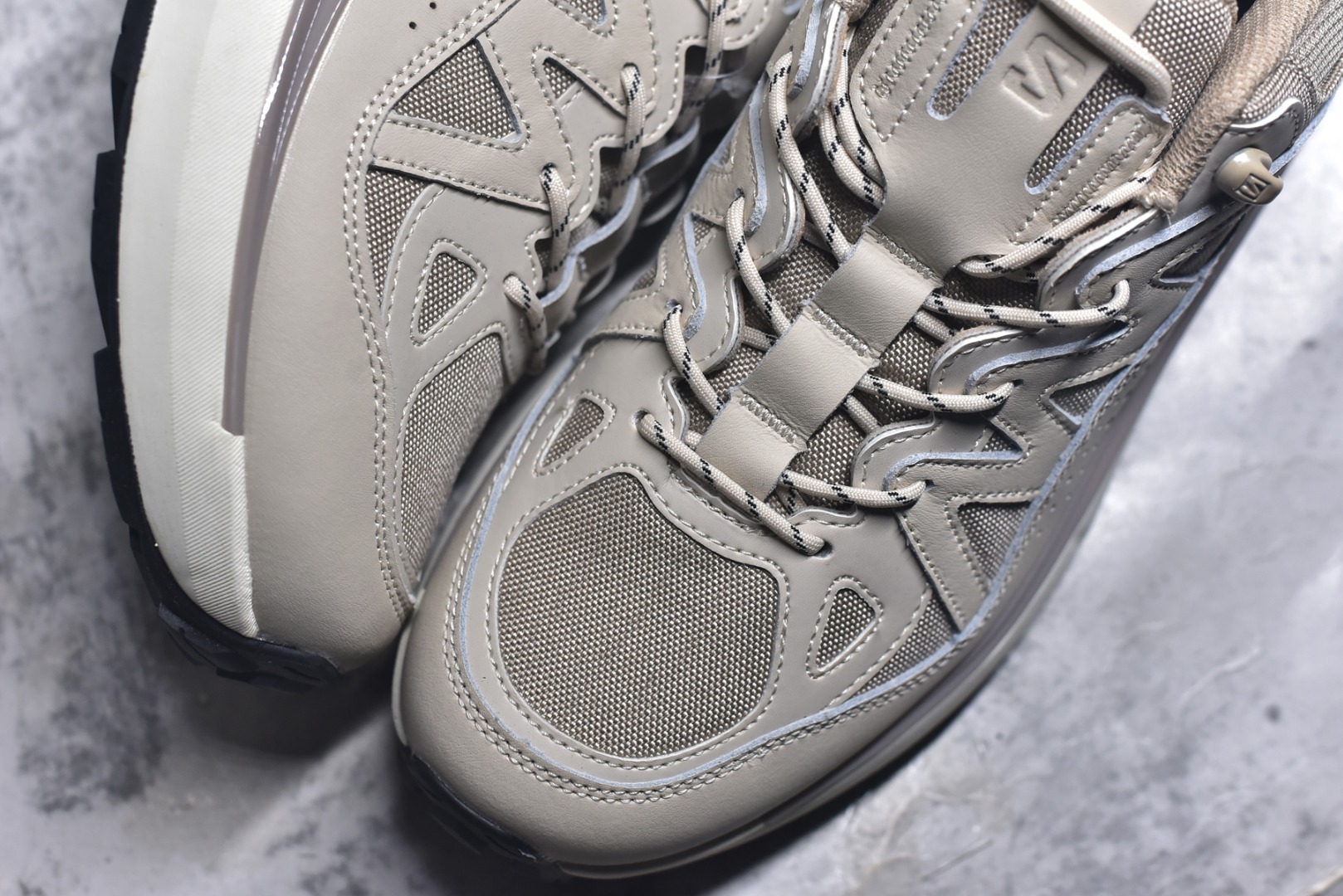 图片[8]-#雷军系列 SALOMON 萨洛蒙 ODYSSEY ELMT LOW舒适百搭减震防滑耐磨低帮休闲越野长跑城市通勤跑步鞋 雷军同款 SALOMON诞生于1947年的法国阿尔卑斯山区，全球知名的户外运动品牌。一直致力于推动滑雪、越野跑等山地运动的发展及产品的进步。其产品设计致力于追求创新和发掘产品的性能极限，帮助喜欢自由的人在山地间不断挑战自我。实拍调校N版已经零色差零失真 百分百还原实物色彩所见即所得 不存在货不对板色差等低级问题 选购参考实物拍摄 不混卖不参货 只用心做好货严格选品 承诺混一赔十 尺码：40 40.5 41 42 42.5 43 44 44.5 45 46-选品中心