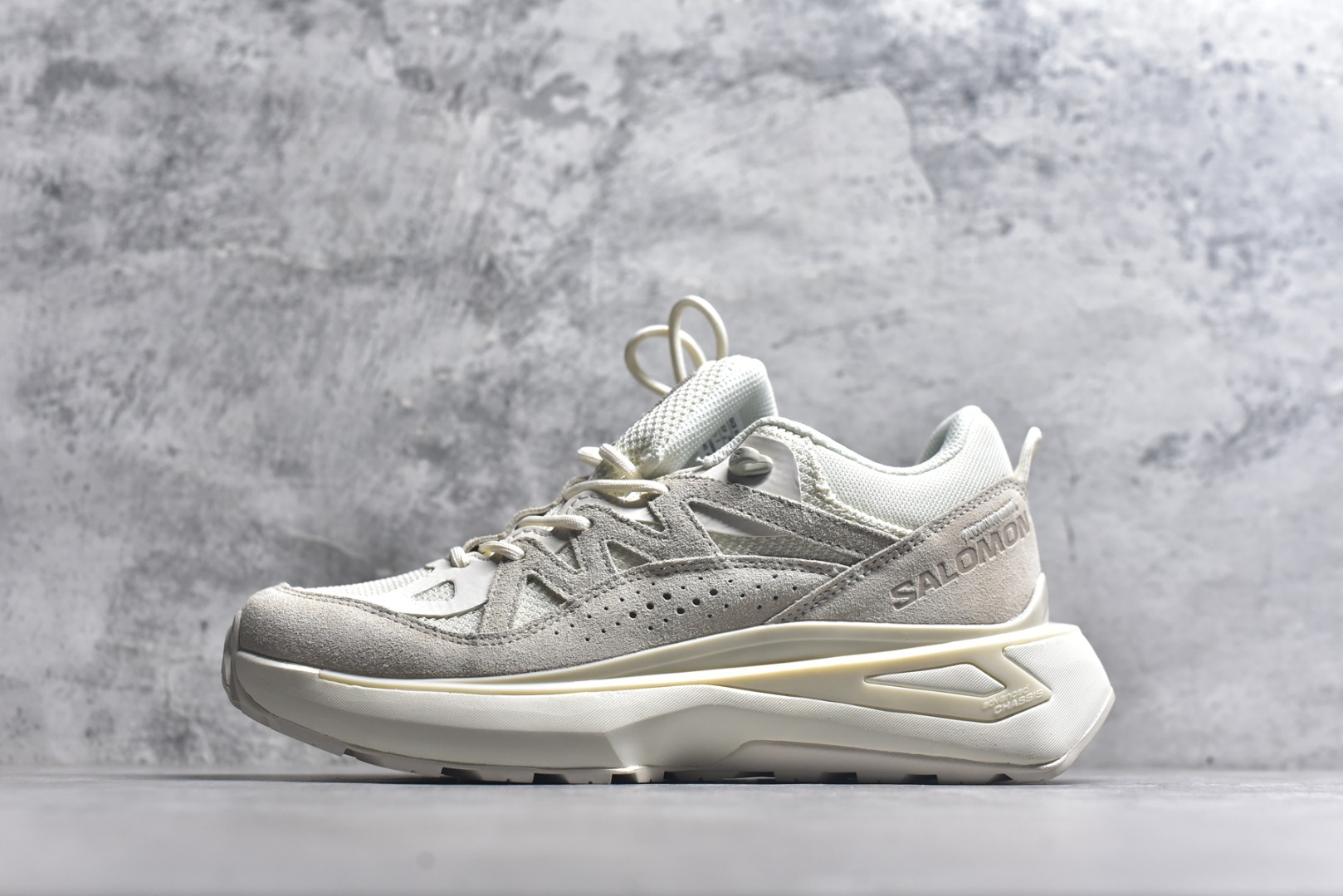 #SALOMON萨洛蒙 ODYSSEY ELMT LOW LTR 时尚简约舒适美观 防滑耐磨 低帮 户外功能鞋 男女同款 棕褐色 SALOMON诞生于1947年的法国阿尔卑斯山区，全球知名的户外运动品牌。一直致力于推动滑雪、越野跑等山地运动的发展及产品的进步。其产品设计致力于追求创新和发掘产品的性能极限，帮助喜欢自由的人在山地间不断挑战自我。实拍调校N版已经零色差零失真 百分百还原实物色彩所见即所得 不存在货不对板色差等低级问题 选购参考实物拍摄 不混卖不参货 只用心做好货严格选品 承诺混一赔十 尺码：40 40.5 41 42 42.5 43 44 44.5 45 46-选品中心