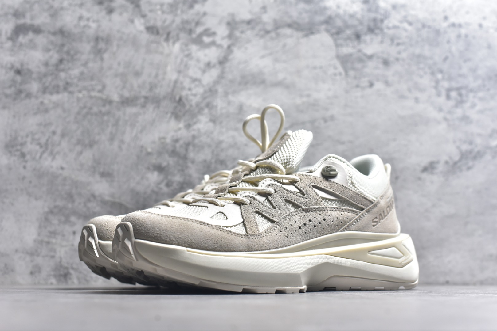 图片[2]-#SALOMON萨洛蒙 ODYSSEY ELMT LOW LTR 时尚简约舒适美观 防滑耐磨 低帮 户外功能鞋 男女同款 棕褐色 SALOMON诞生于1947年的法国阿尔卑斯山区，全球知名的户外运动品牌。一直致力于推动滑雪、越野跑等山地运动的发展及产品的进步。其产品设计致力于追求创新和发掘产品的性能极限，帮助喜欢自由的人在山地间不断挑战自我。实拍调校N版已经零色差零失真 百分百还原实物色彩所见即所得 不存在货不对板色差等低级问题 选购参考实物拍摄 不混卖不参货 只用心做好货严格选品 承诺混一赔十 尺码：40 40.5 41 42 42.5 43 44 44.5 45 46-选品中心