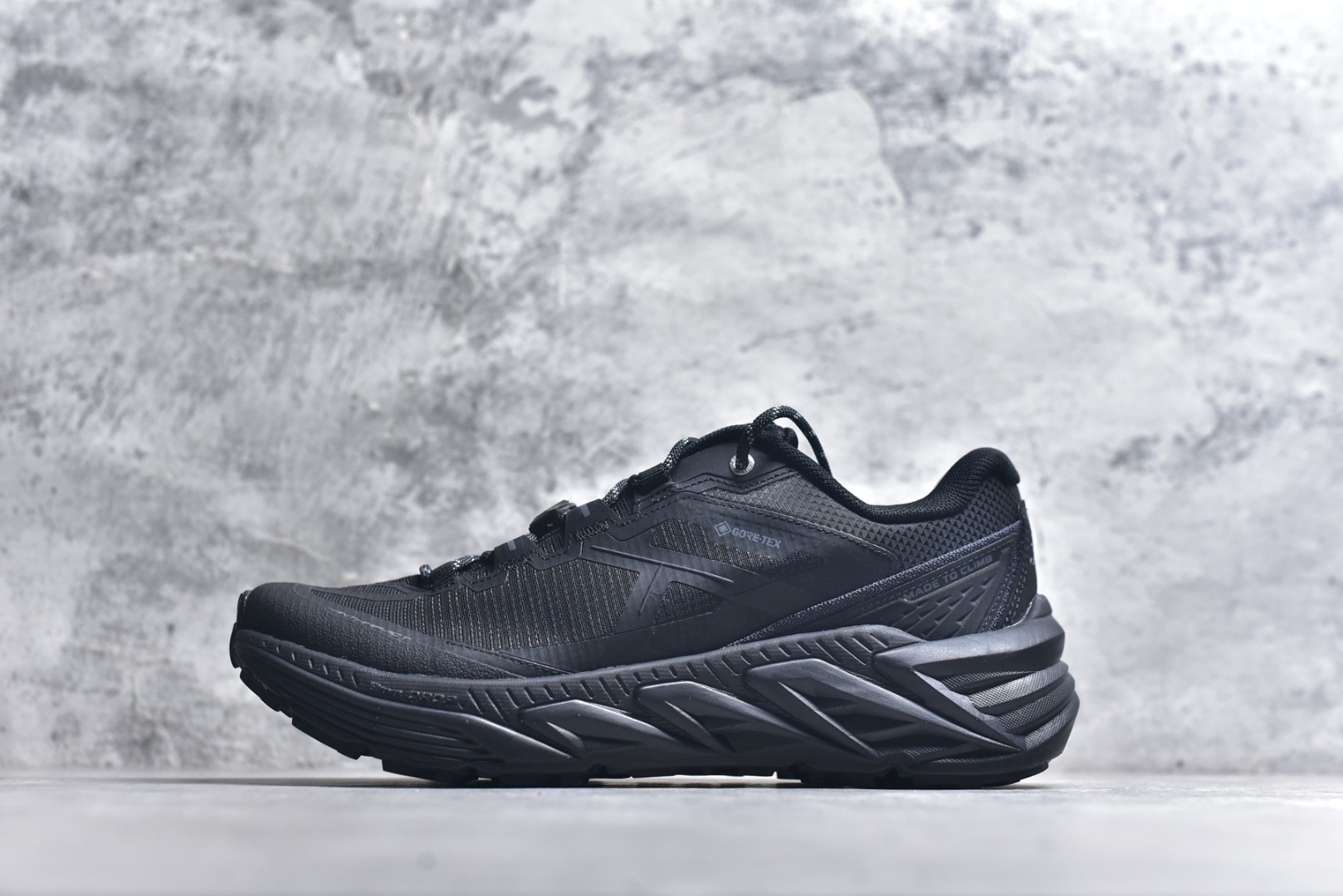 #【原装公司级 KAILAS 山行-2 GTX 户外越野鞋】 热门爆款 鞋面主体采用梭织布 内里搭配GTX防水内靴 防水性能高 包裹性强 Vibram Megagrip大底支撑超强抓地及耐磨性 专为户外而生 尺码：36-45-选品中心