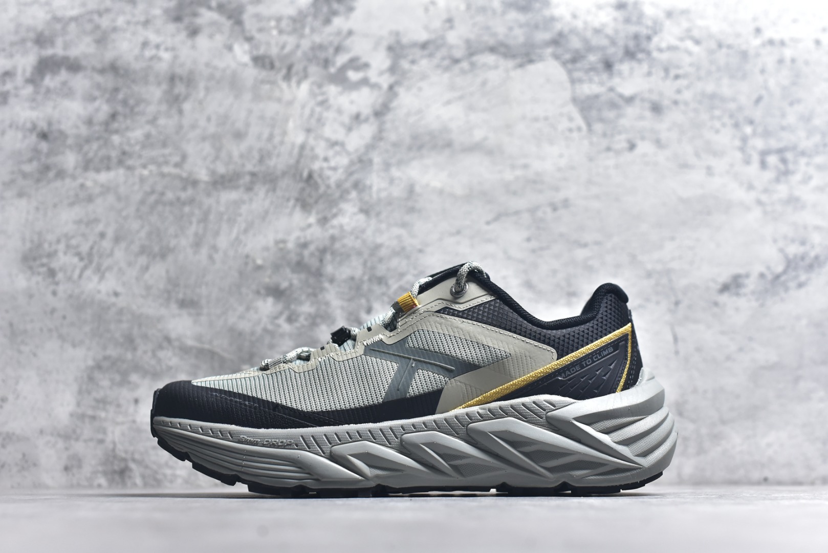 #【原装公司级 KAILAS 山行-2 GTX 户外越野鞋】 热门爆款 鞋面主体采用梭织布 内里搭配GTX防水内靴 防水性能高 包裹性强 Vibram Megagrip大底支撑超强抓地及耐磨性 专为户外而生 尺码：36-45-选品中心