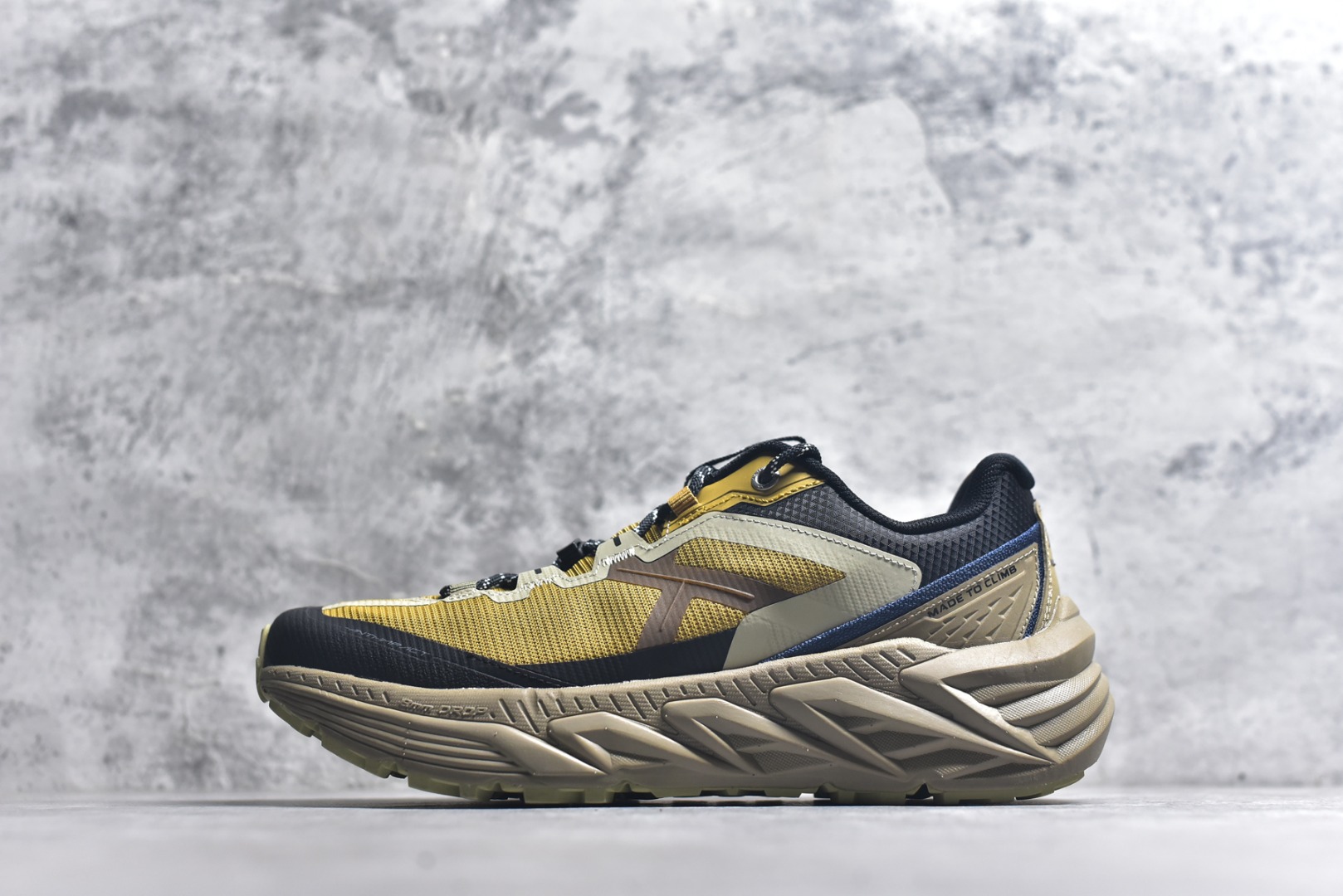 #【原装公司级 KAILAS 山行-2 GTX 户外越野鞋】 热门爆款 鞋面主体采用梭织布 内里搭配GTX防水内靴 防水性能高 包裹性强 Vibram Megagrip大底支撑超强抓地及耐磨性 专为户外而生 尺码：36-45-选品中心