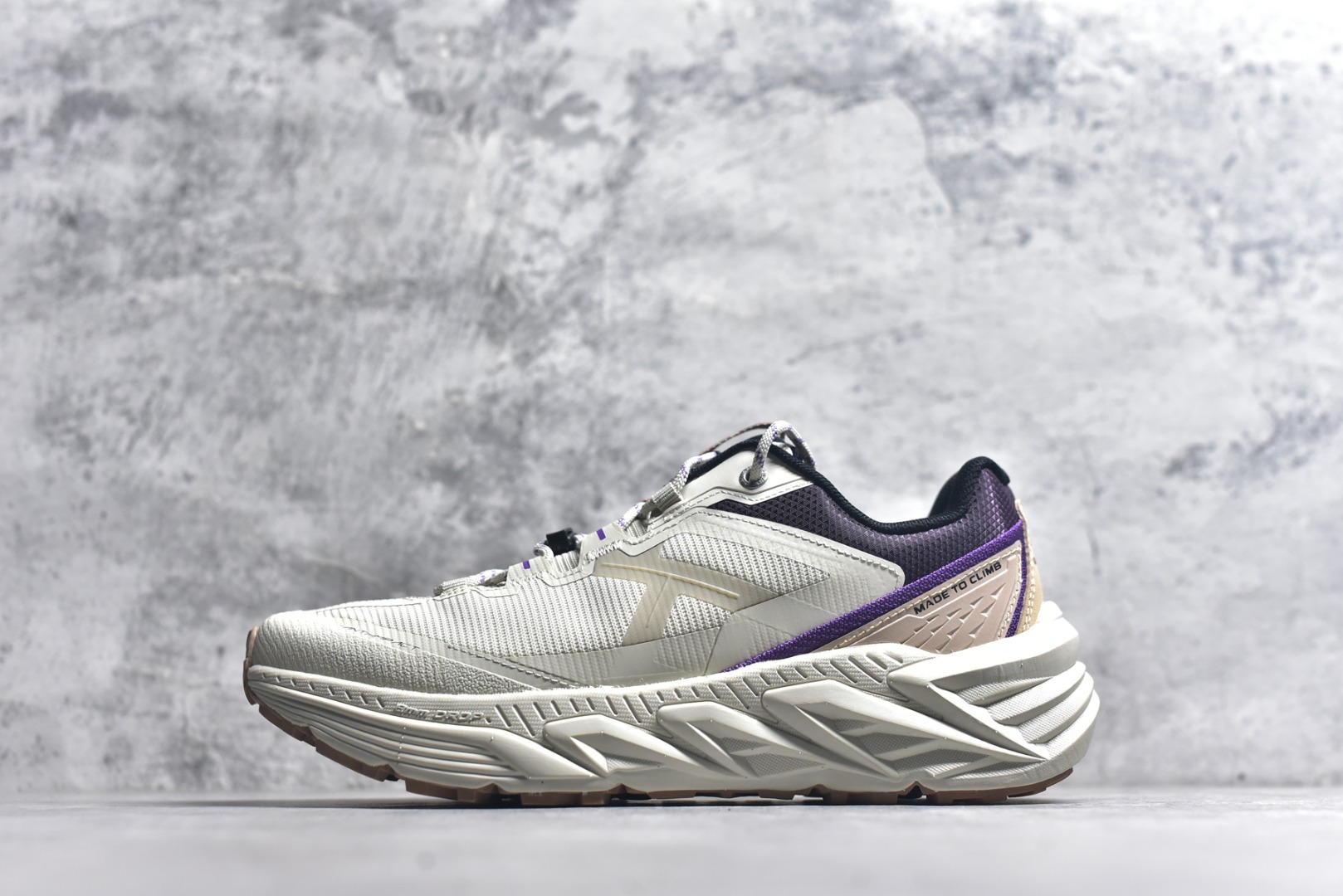 #【原装公司级 KAILAS 山行-2 GTX 户外越野鞋】 热门爆款 鞋面主体采用梭织布 内里搭配GTX防水内靴 防水性能高 包裹性强 Vibram Megagrip大底支撑超强抓地及耐磨性 专为户外而生 尺码：36-45-选品中心