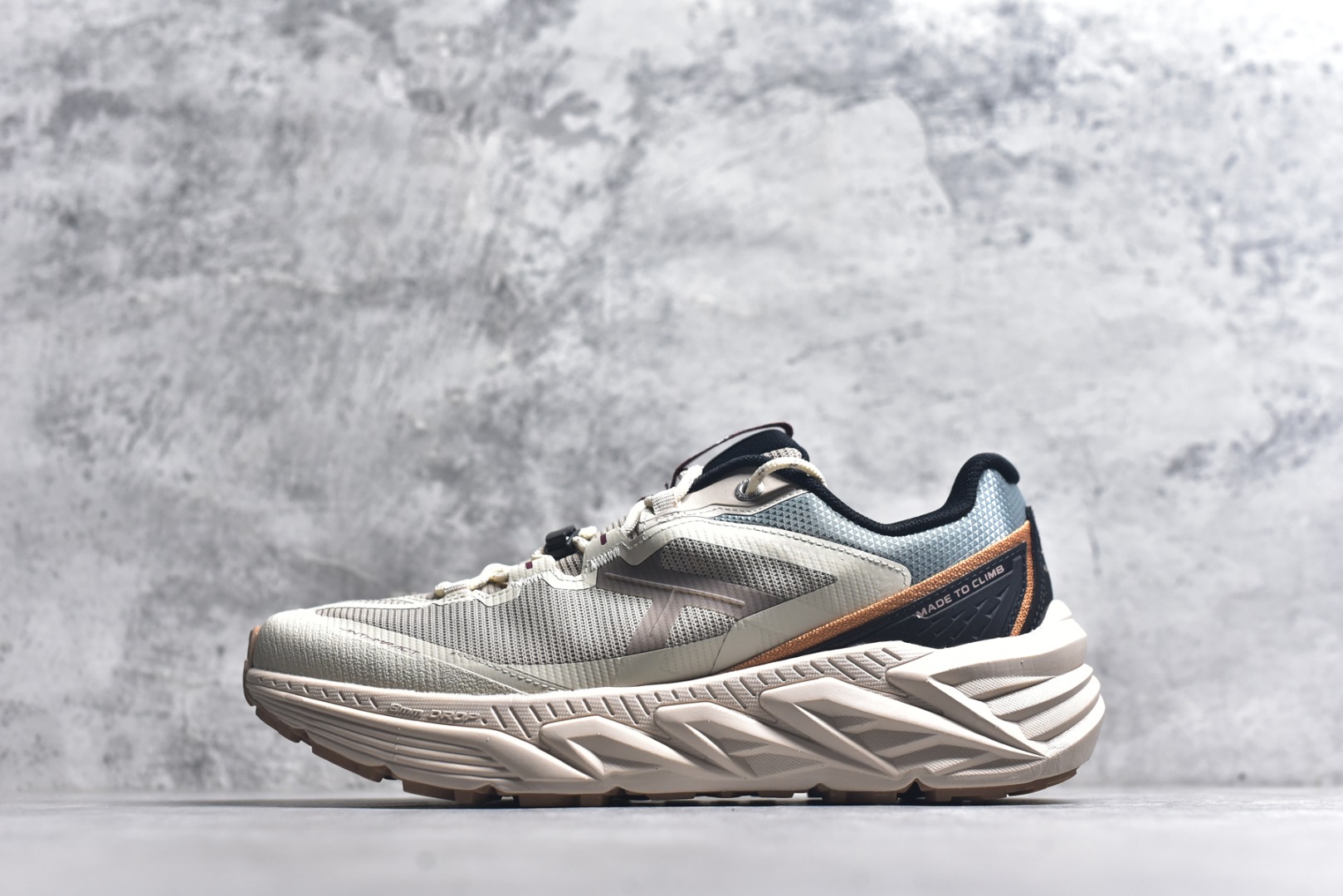 #【原装公司级 KAILAS 山行-2 GTX 户外越野鞋】 热门爆款 鞋面主体采用梭织布 内里搭配GTX防水内靴 防水性能高 包裹性强 Vibram Megagrip大底支撑超强抓地及耐磨性 专为户外而生 尺码：36-45-选品中心