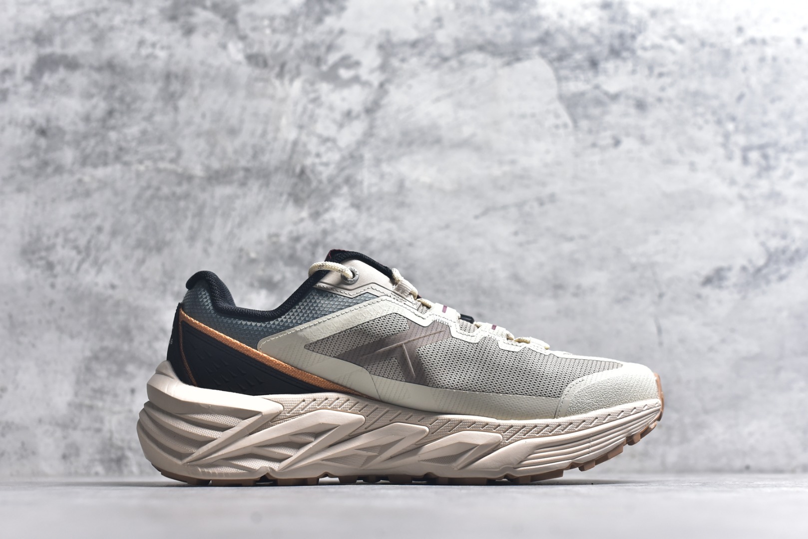 图片[3]-#【原装公司级 KAILAS 山行-2 GTX 户外越野鞋】 热门爆款 鞋面主体采用梭织布 内里搭配GTX防水内靴 防水性能高 包裹性强 Vibram Megagrip大底支撑超强抓地及耐磨性 专为户外而生 尺码：36-45-选品中心