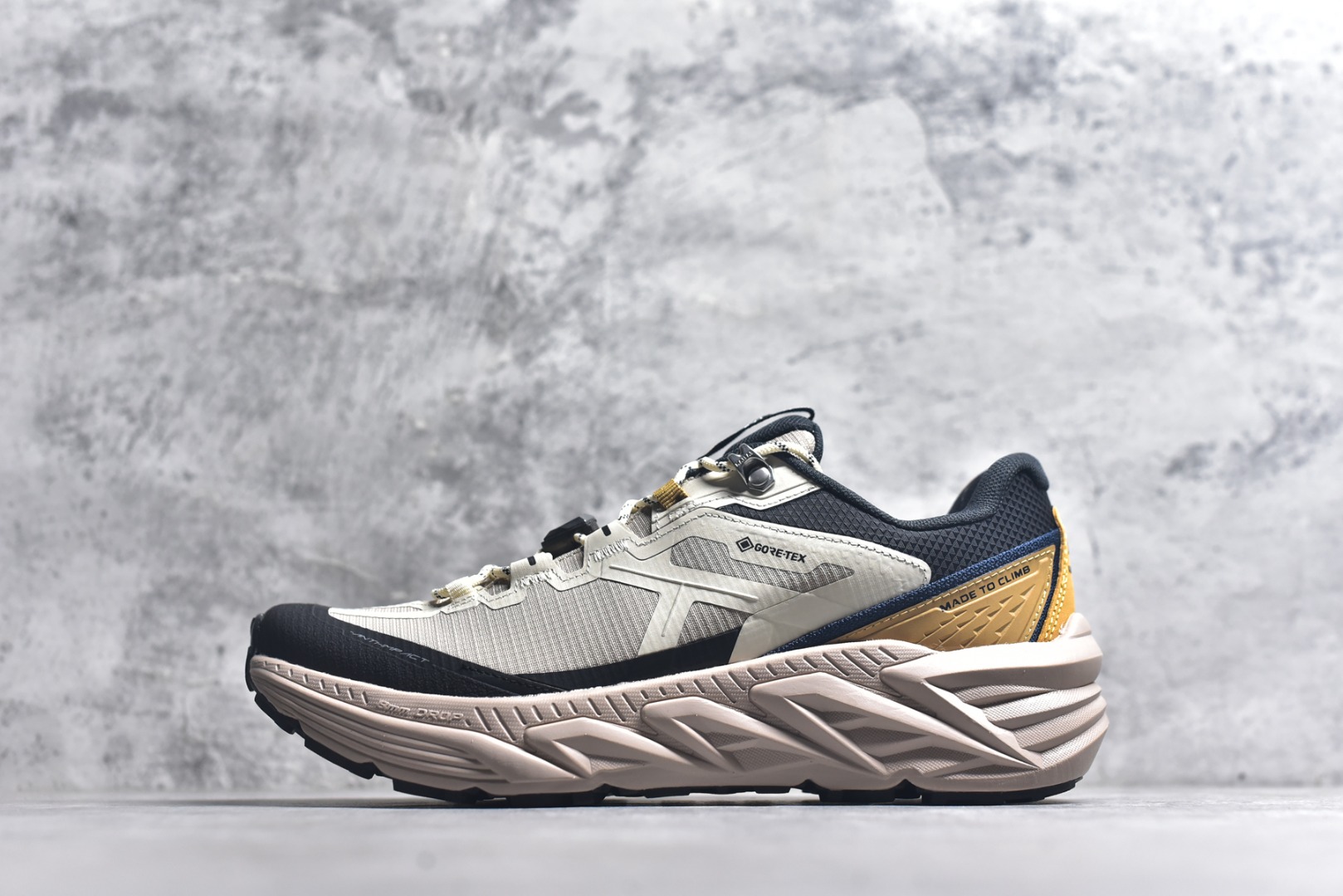 #【原装公司级 KAILAS 山行-2 GTX 户外越野鞋】 热门爆款 鞋面主体采用梭织布 内里搭配GTX防水内靴 防水性能高 包裹性强 Vibram Megagrip大底支撑超强抓地及耐磨性 专为户外而生 尺码：36-45-选品中心