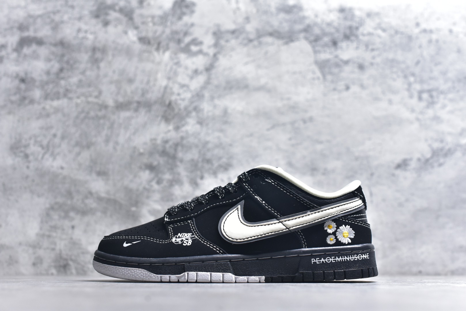 #Nike Dunk Low Retro 联名 周年高端定制 低帮休闲板鞋 ▪定制鞋盒 大厂纯原品质出货 超高清洁度 皮料切割干净无任何毛边 细节完美 尺码：36 36.5 37.5 38 38.5 39 40 40.5 41 42 42.5 43 44 44.5 45-选品中心