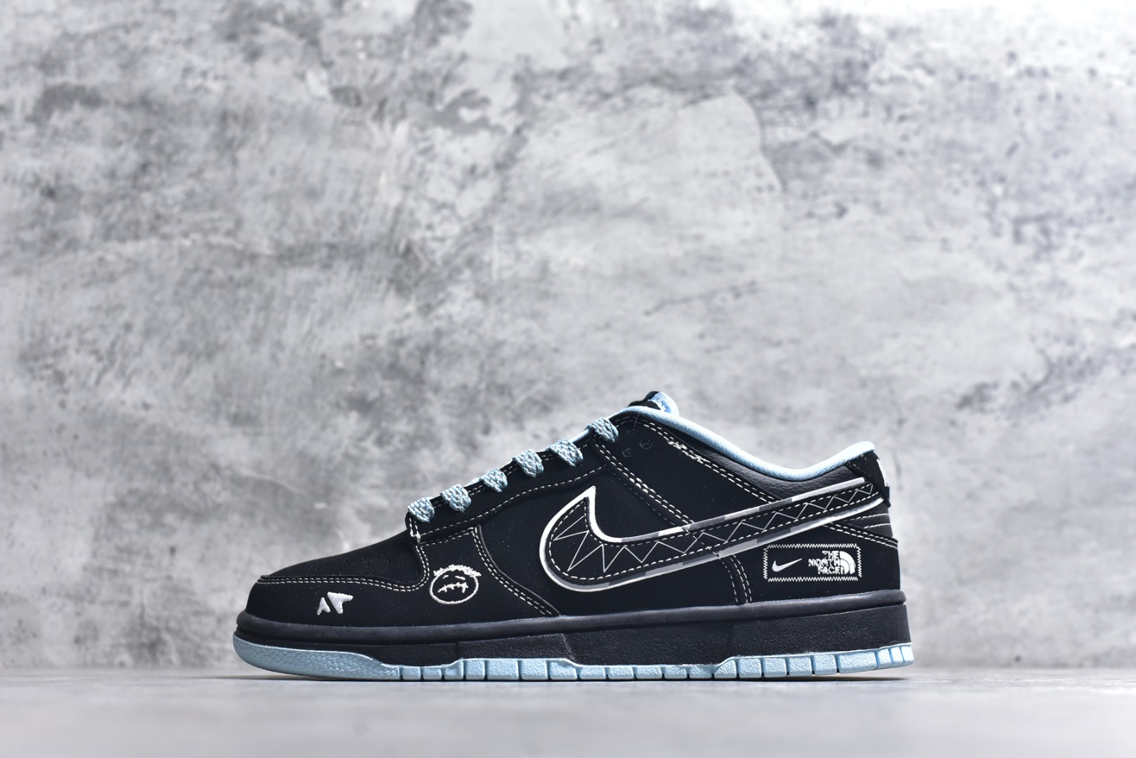 #Nike Dunk Low Retro 联名 周年高端定制 低帮休闲板鞋 ▪定制鞋盒 大厂纯原品质出货 超高清洁度 皮料切割干净无任何毛边 细节完美 尺码：36 36.5 37.5 38 38.5 39 40 40.5 41 42 42.5 43 44 44.5 45-选品中心