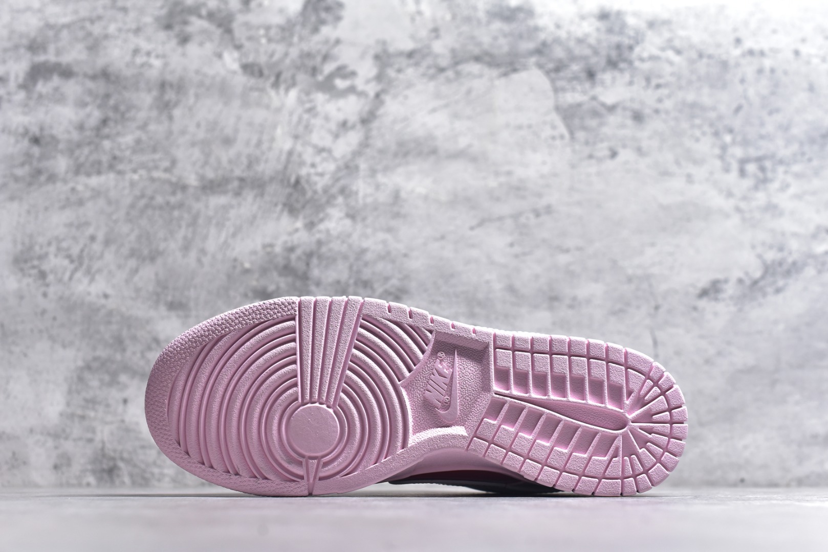 图片[6]-#Nike NIKE DUNK LOW BG 情人节限定 耐克休闲板鞋 原装头层材料 用料绝不含糊 独家版型蒸餾加工帶來的是更好的视觉和脚感体验 清洁度 电绣工艺 皮料切割干净无任何毛边 细节完美 尺码：36-45（半）-选品中心