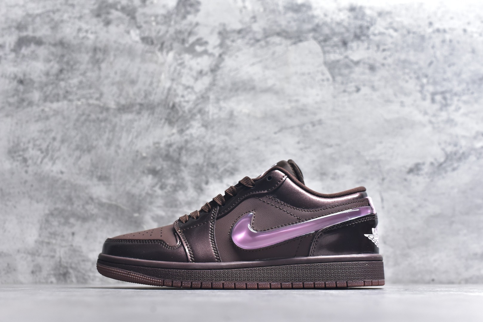 #Air Jordan 1 Low 情人节巧克力棕粉 官方同步新色 原装级产物 拒绝公底 立体鞋型 细节完美 高清洁度 购置公司同步原材料 原汁原味 忠于原版 尺码：36 36.5 37.5 38 38.5 39 40 40.5 41 42 42.5 43 44 44.5 45-选品中心