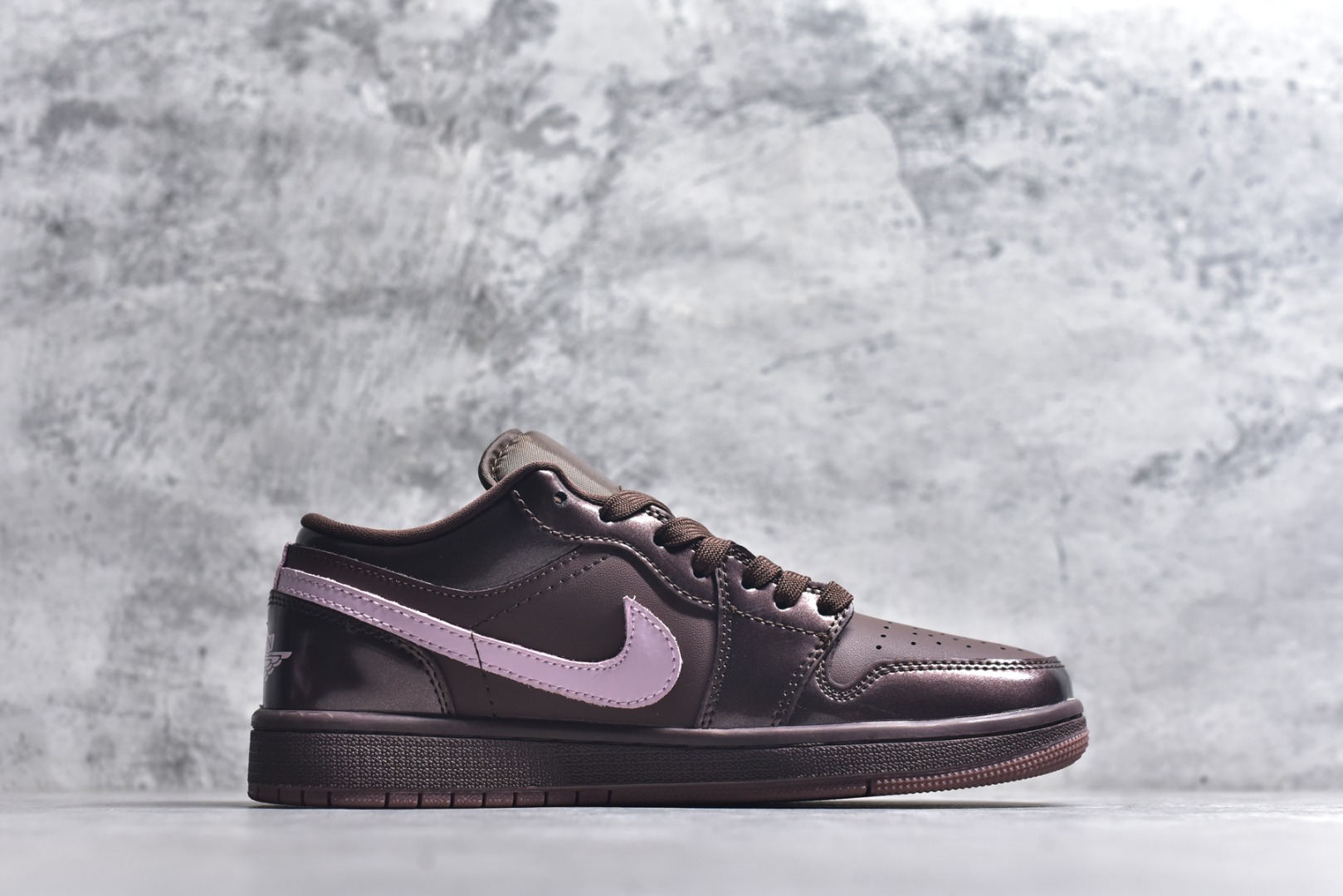 图片[3]-#Air Jordan 1 Low 情人节巧克力棕粉 官方同步新色 原装级产物 拒绝公底 立体鞋型 细节完美 高清洁度 购置公司同步原材料 原汁原味 忠于原版 尺码：36 36.5 37.5 38 38.5 39 40 40.5 41 42 42.5 43 44 44.5 45-选品中心