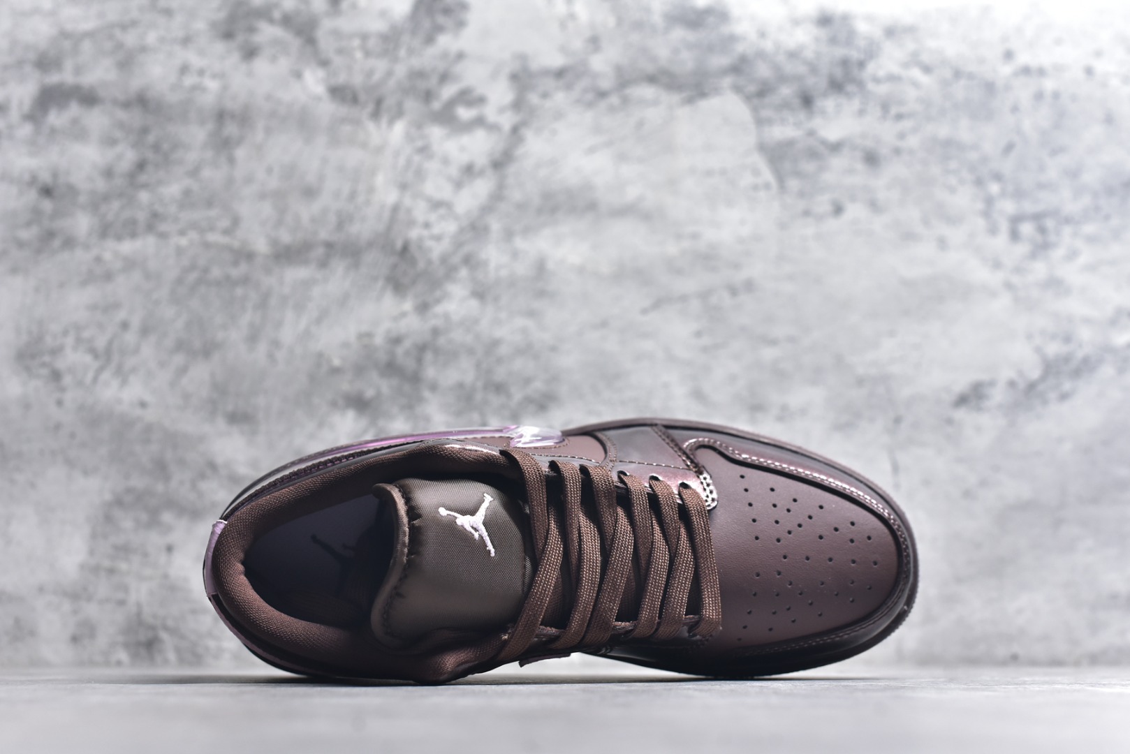 图片[4]-#Air Jordan 1 Low 情人节巧克力棕粉 官方同步新色 原装级产物 拒绝公底 立体鞋型 细节完美 高清洁度 购置公司同步原材料 原汁原味 忠于原版 尺码：36 36.5 37.5 38 38.5 39 40 40.5 41 42 42.5 43 44 44.5 45-选品中心