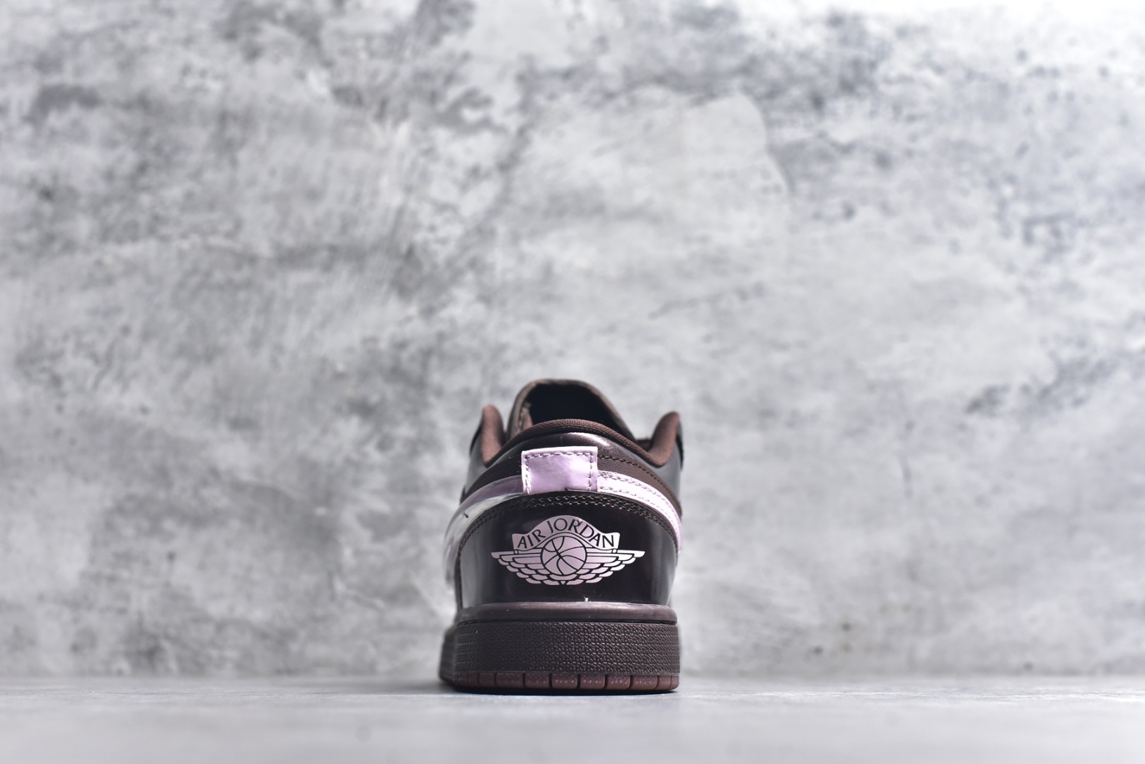 图片[5]-#Air Jordan 1 Low 情人节巧克力棕粉 官方同步新色 原装级产物 拒绝公底 立体鞋型 细节完美 高清洁度 购置公司同步原材料 原汁原味 忠于原版 尺码：36 36.5 37.5 38 38.5 39 40 40.5 41 42 42.5 43 44 44.5 45-选品中心