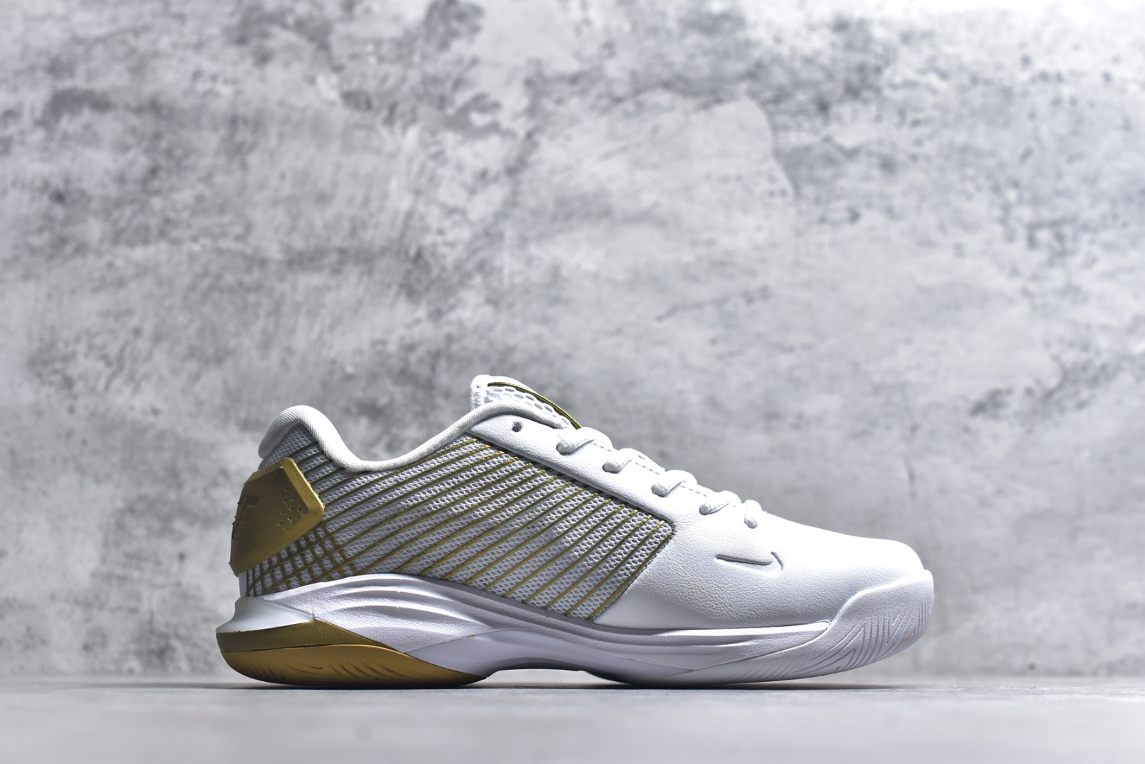 图片[3]-#原厂级别 NK Zoom Vapor 12 Hypersmash 白金 百搭舒适透气支撑低帮网球鞋 ▪外底采用耐穿橡胶材料，轻盈非凡。匠心设计助力轻松减速、急停和回防，令你如行云流水般自如攻 尺码：36 37 38 39 40 41 42 43 44 45&26-选品中心