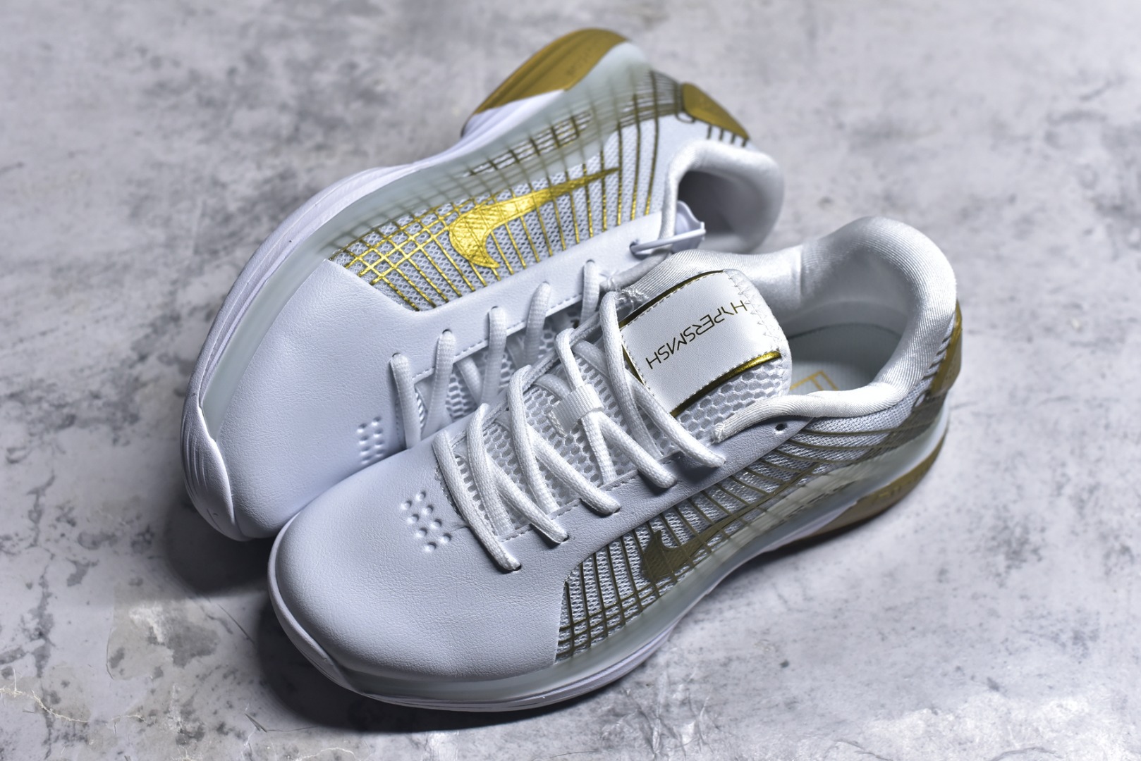 图片[7]-#原厂级别 NK Zoom Vapor 12 Hypersmash 白金 百搭舒适透气支撑低帮网球鞋 ▪外底采用耐穿橡胶材料，轻盈非凡。匠心设计助力轻松减速、急停和回防，令你如行云流水般自如攻 尺码：36 37 38 39 40 41 42 43 44 45&26-选品中心