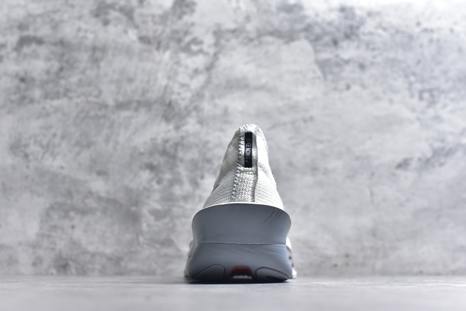 图片[5]-#NK Air Zoom Alphafly NEXT% 3 2024全新马拉松超级跑鞋 有史以来最轻盈、测试次数最多的NK Alphafly 经过精英马拉松运动员的测试验证 并搭载Air Zoom气垫 旨在助力跑者实现突破 取得更佳的成绩 在开发过程中 Alphafly 3帮助耐克运动员凯尔文·基普图姆（Kelvin Kiptum）以2：00：35的成绩刷新了马拉松世界纪录 Alphafly的动力设计没有改变——Air Zoom气垫单元、Flyplate碳纤维板和ZoomX泡绵 但是整体系统的制作方法略有调整 优化和提升了对运动员的帮助 主要更新包括一体式鞋底 提供顺畅稳定的“后跟到脚趾”过渡；更宽的全长Flyplate碳纤维板提供稳定助推力 全新Fast Shot外底保证出色牵引力和抓地力 全新Atomknit 3.0鞋面提供更强的控制力、透气性和中足支撑力 尺码：36 36.5 37.5 38 38.5 39 40 40.5 41 42 42.5 43 44 44.5 45 46-选品中心