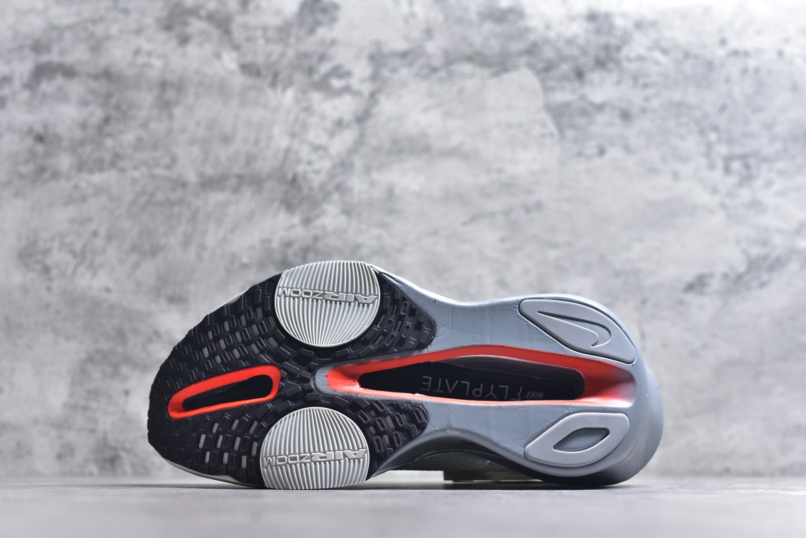 图片[6]-#NK Air Zoom Alphafly NEXT% 3 2024全新马拉松超级跑鞋 有史以来最轻盈、测试次数最多的NK Alphafly 经过精英马拉松运动员的测试验证 并搭载Air Zoom气垫 旨在助力跑者实现突破 取得更佳的成绩 在开发过程中 Alphafly 3帮助耐克运动员凯尔文·基普图姆（Kelvin Kiptum）以2：00：35的成绩刷新了马拉松世界纪录 Alphafly的动力设计没有改变——Air Zoom气垫单元、Flyplate碳纤维板和ZoomX泡绵 但是整体系统的制作方法略有调整 优化和提升了对运动员的帮助 主要更新包括一体式鞋底 提供顺畅稳定的“后跟到脚趾”过渡；更宽的全长Flyplate碳纤维板提供稳定助推力 全新Fast Shot外底保证出色牵引力和抓地力 全新Atomknit 3.0鞋面提供更强的控制力、透气性和中足支撑力 尺码：36 36.5 37.5 38 38.5 39 40 40.5 41 42 42.5 43 44 44.5 45 46-选品中心