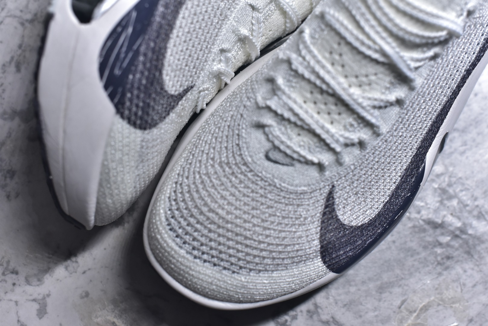 图片[8]-#NK Air Zoom Alphafly NEXT% 3 2024全新马拉松超级跑鞋 有史以来最轻盈、测试次数最多的NK Alphafly 经过精英马拉松运动员的测试验证 并搭载Air Zoom气垫 旨在助力跑者实现突破 取得更佳的成绩 在开发过程中 Alphafly 3帮助耐克运动员凯尔文·基普图姆（Kelvin Kiptum）以2：00：35的成绩刷新了马拉松世界纪录 Alphafly的动力设计没有改变——Air Zoom气垫单元、Flyplate碳纤维板和ZoomX泡绵 但是整体系统的制作方法略有调整 优化和提升了对运动员的帮助 主要更新包括一体式鞋底 提供顺畅稳定的“后跟到脚趾”过渡；更宽的全长Flyplate碳纤维板提供稳定助推力 全新Fast Shot外底保证出色牵引力和抓地力 全新Atomknit 3.0鞋面提供更强的控制力、透气性和中足支撑力 尺码：36 36.5 37.5 38 38.5 39 40 40.5 41 42 42.5 43 44 44.5 45 46-选品中心