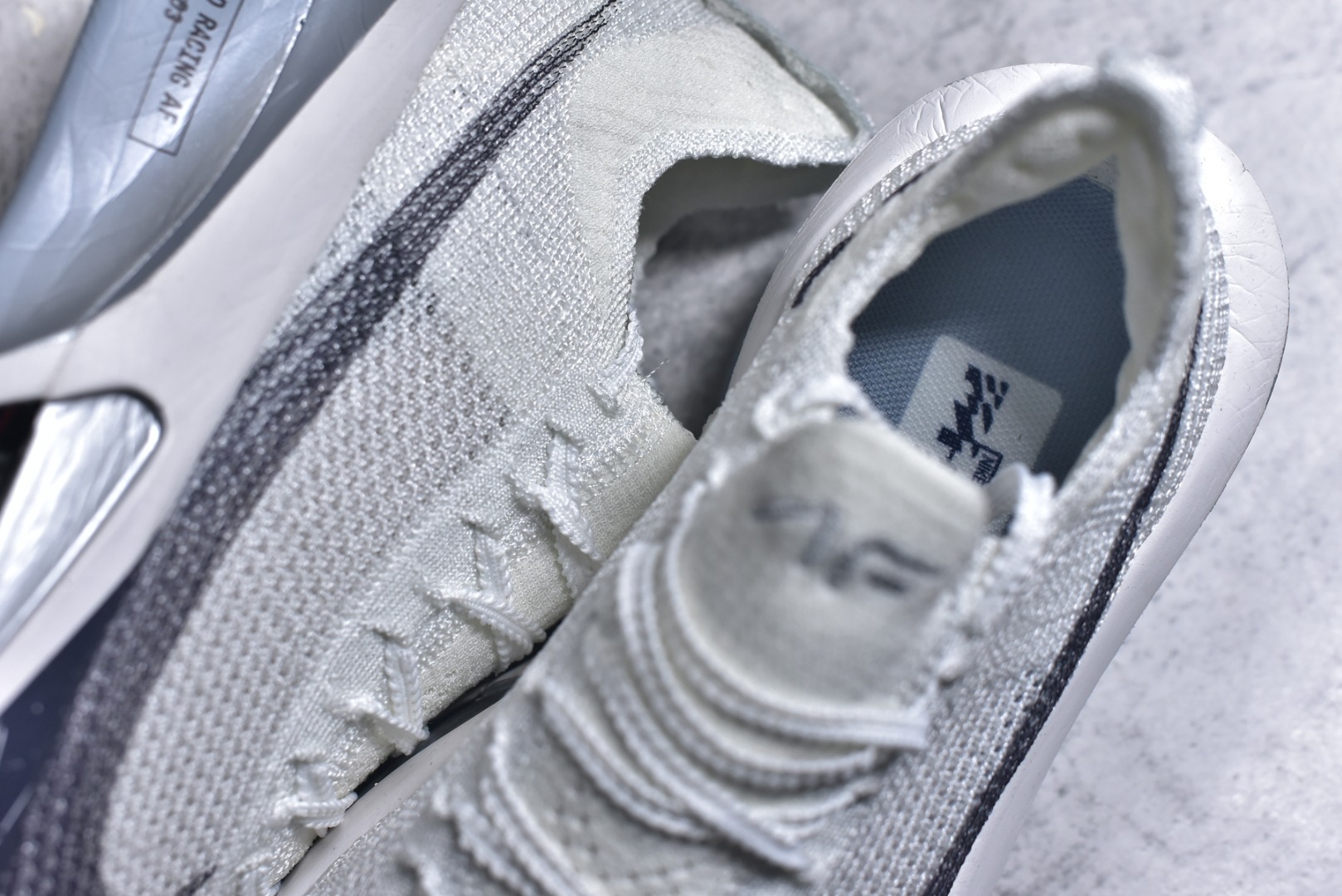 图片[9]-#NK Air Zoom Alphafly NEXT% 3 2024全新马拉松超级跑鞋 有史以来最轻盈、测试次数最多的NK Alphafly 经过精英马拉松运动员的测试验证 并搭载Air Zoom气垫 旨在助力跑者实现突破 取得更佳的成绩 在开发过程中 Alphafly 3帮助耐克运动员凯尔文·基普图姆（Kelvin Kiptum）以2：00：35的成绩刷新了马拉松世界纪录 Alphafly的动力设计没有改变——Air Zoom气垫单元、Flyplate碳纤维板和ZoomX泡绵 但是整体系统的制作方法略有调整 优化和提升了对运动员的帮助 主要更新包括一体式鞋底 提供顺畅稳定的“后跟到脚趾”过渡；更宽的全长Flyplate碳纤维板提供稳定助推力 全新Fast Shot外底保证出色牵引力和抓地力 全新Atomknit 3.0鞋面提供更强的控制力、透气性和中足支撑力 尺码：36 36.5 37.5 38 38.5 39 40 40.5 41 42 42.5 43 44 44.5 45 46-选品中心