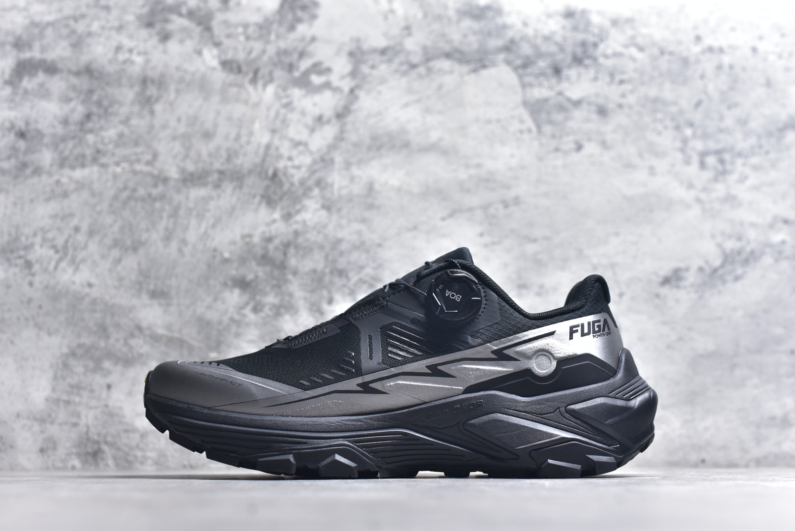 #KAILAS FUGA EX3 BOA 凯乐石25款舒适缓冲徒步 织物TPU减震防滑透气包裹性轻便低帮 超强抓地力越野跑步鞋 KAILAS凯乐石品牌是全球三大全系攀登品牌之一，于2003年创立于中国广州，致力于为有攀登梦想的户外运动员及爱好者，研发制造功能性专业装备，满足他们在极限环境下安全舒适的需求，凯乐石专注于科技面料的开发及专业功能设计，产品线覆盖登山、攀岩、徒步、越野跑山、露营、旅行等多项户外运动，通过运动员的测试反馈，不断进化迭代，产品荣获国内外大奖71座，发明专利21个，更突破性的自主研发攀登器械，打造出中国的攀登硬实力。 尺码：36 36.5 37.5 38 38.5 39 39.5 40 40.5 41 41.5 42 42.5 43 44 44.5 45-选品中心