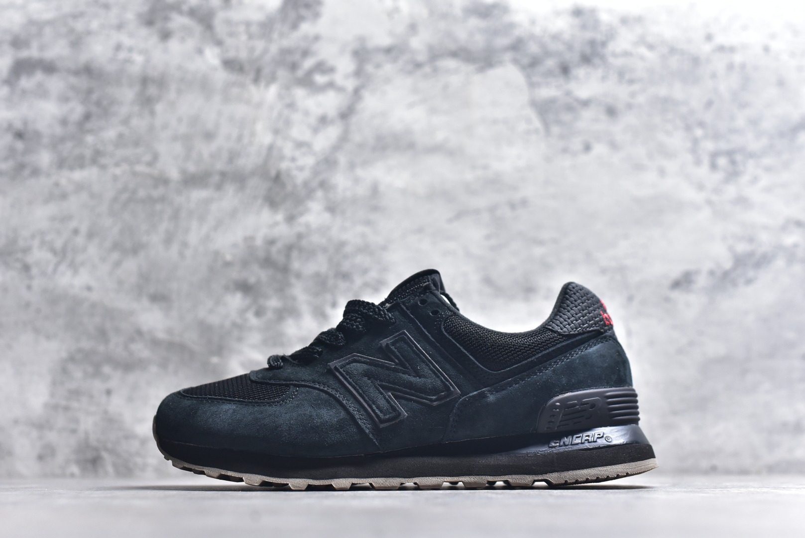 #【公司级】New Balance NB 574 复古运动跑步鞋 采用猪巴革组合网织物鞋面材质 全新4层组合独立私模大底 货号：U5748HM 尺码：36 36.5 37.5 38 38.5 39 40 40.5 41.5 42 42.5 43 44 45-选品中心