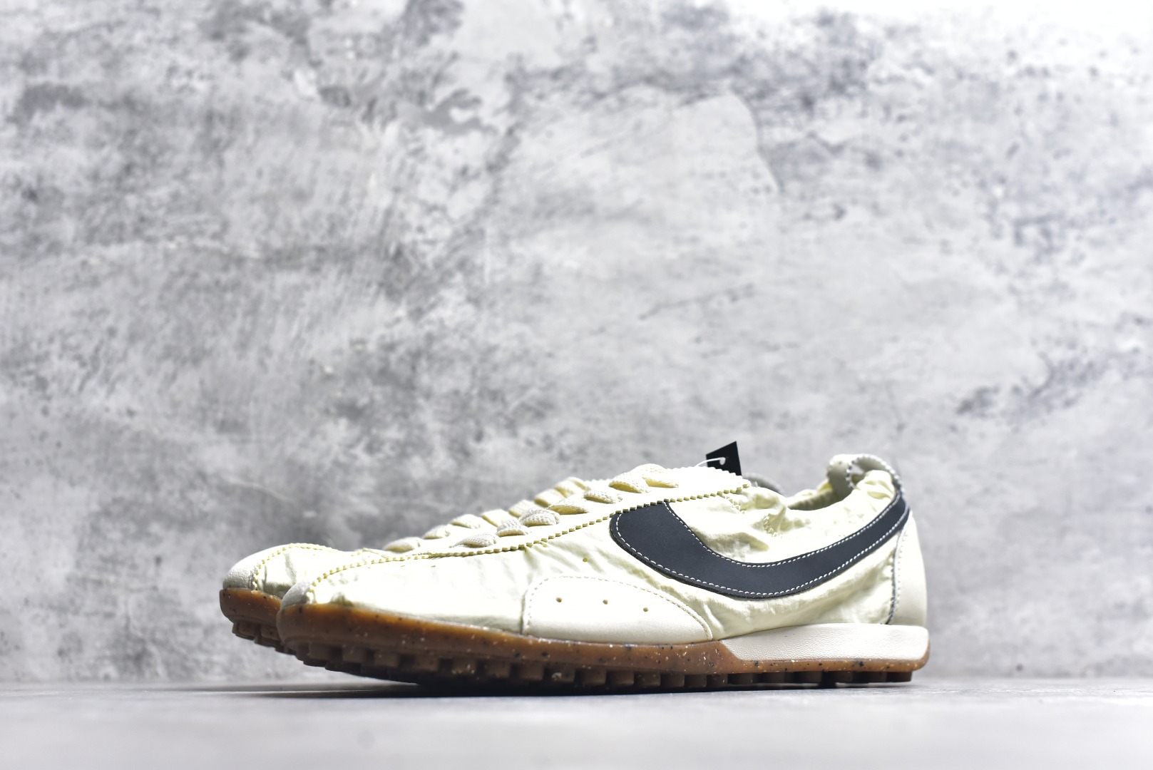 图片[2]-#NIKE W JACQUEMUS MOON SHOE SP 耐克 柔软舒适防滑耐磨 低帮休闲板鞋 欧美‍走秀‍‍款英伦复古 翘式鞋头设计 响应灵活 采用经典鞋型 融入全新细节点缀 整体简约且富有质感 鞋底耐磨材质搭配丰富的防滑底纹设计可平稳抓地 不易打滑 尺码：36-47.5（半）-选品中心