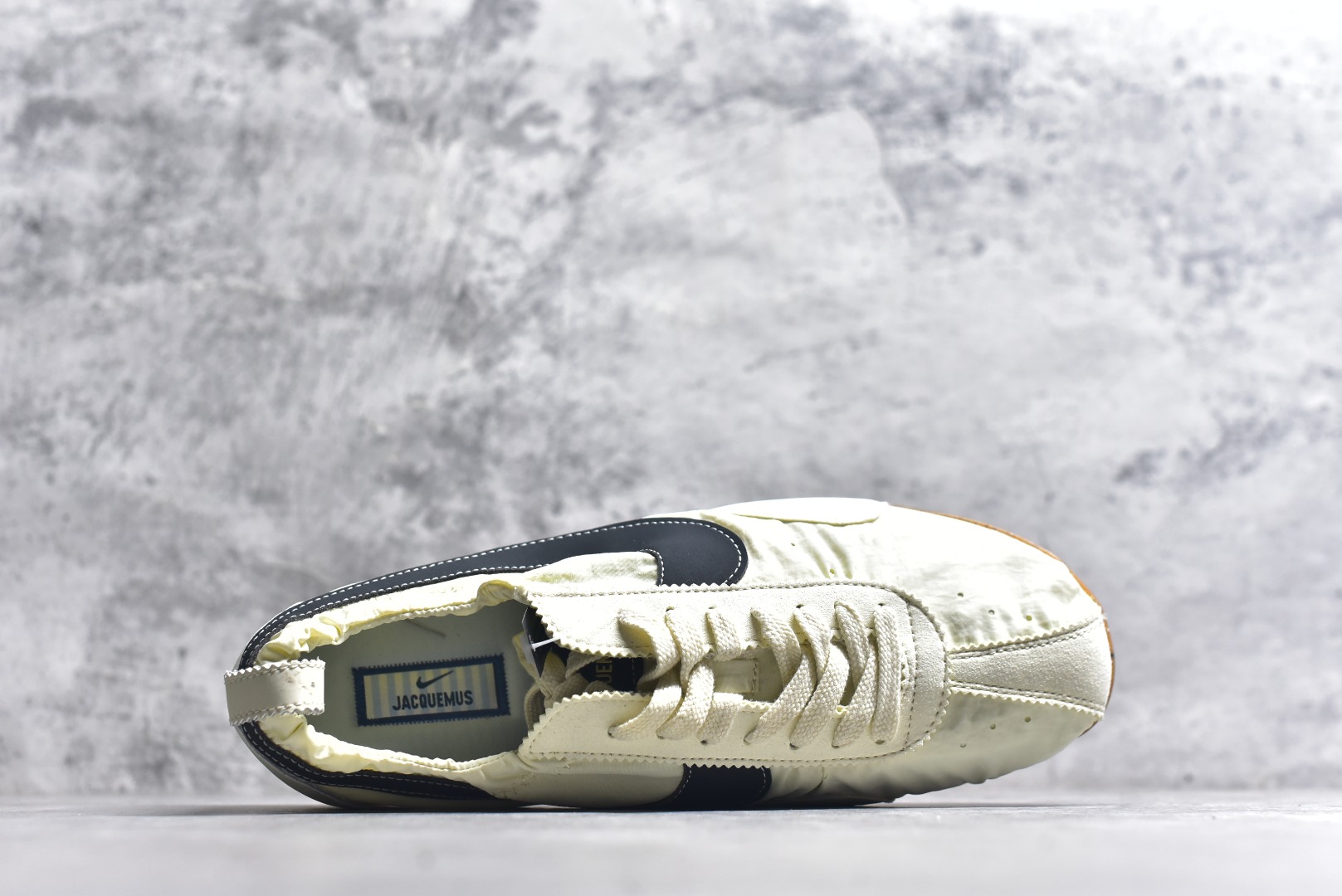 图片[4]-#NIKE W JACQUEMUS MOON SHOE SP 耐克 柔软舒适防滑耐磨 低帮休闲板鞋 欧美‍走秀‍‍款英伦复古 翘式鞋头设计 响应灵活 采用经典鞋型 融入全新细节点缀 整体简约且富有质感 鞋底耐磨材质搭配丰富的防滑底纹设计可平稳抓地 不易打滑 尺码：36-47.5（半）-选品中心