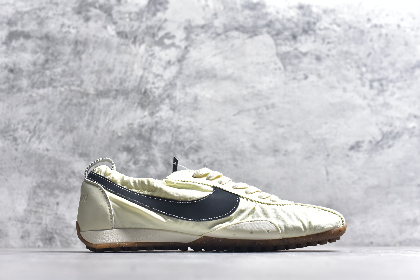 图片[3]-#NIKE W JACQUEMUS MOON SHOE SP 耐克 柔软舒适防滑耐磨 低帮休闲板鞋 欧美‍走秀‍‍款英伦复古 翘式鞋头设计 响应灵活 采用经典鞋型 融入全新细节点缀 整体简约且富有质感 鞋底耐磨材质搭配丰富的防滑底纹设计可平稳抓地 不易打滑 尺码：36-47.5（半）-选品中心