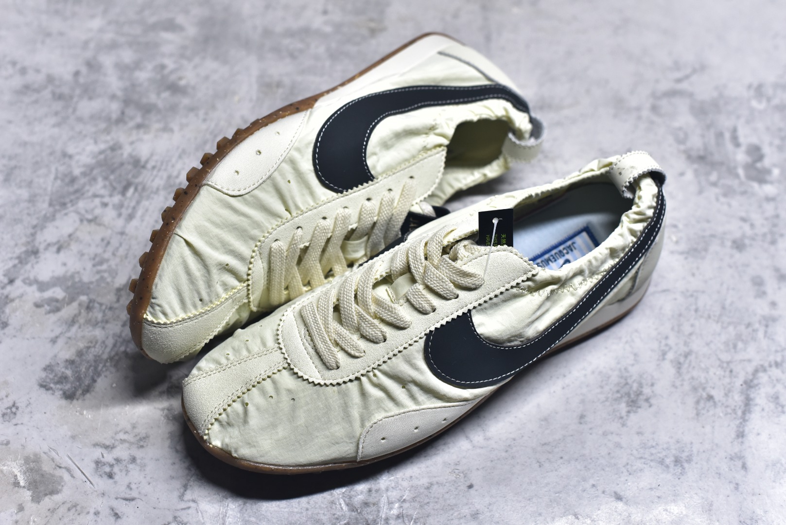 图片[7]-#NIKE W JACQUEMUS MOON SHOE SP 耐克 柔软舒适防滑耐磨 低帮休闲板鞋 欧美‍走秀‍‍款英伦复古 翘式鞋头设计 响应灵活 采用经典鞋型 融入全新细节点缀 整体简约且富有质感 鞋底耐磨材质搭配丰富的防滑底纹设计可平稳抓地 不易打滑 尺码：36-47.5（半）-选品中心
