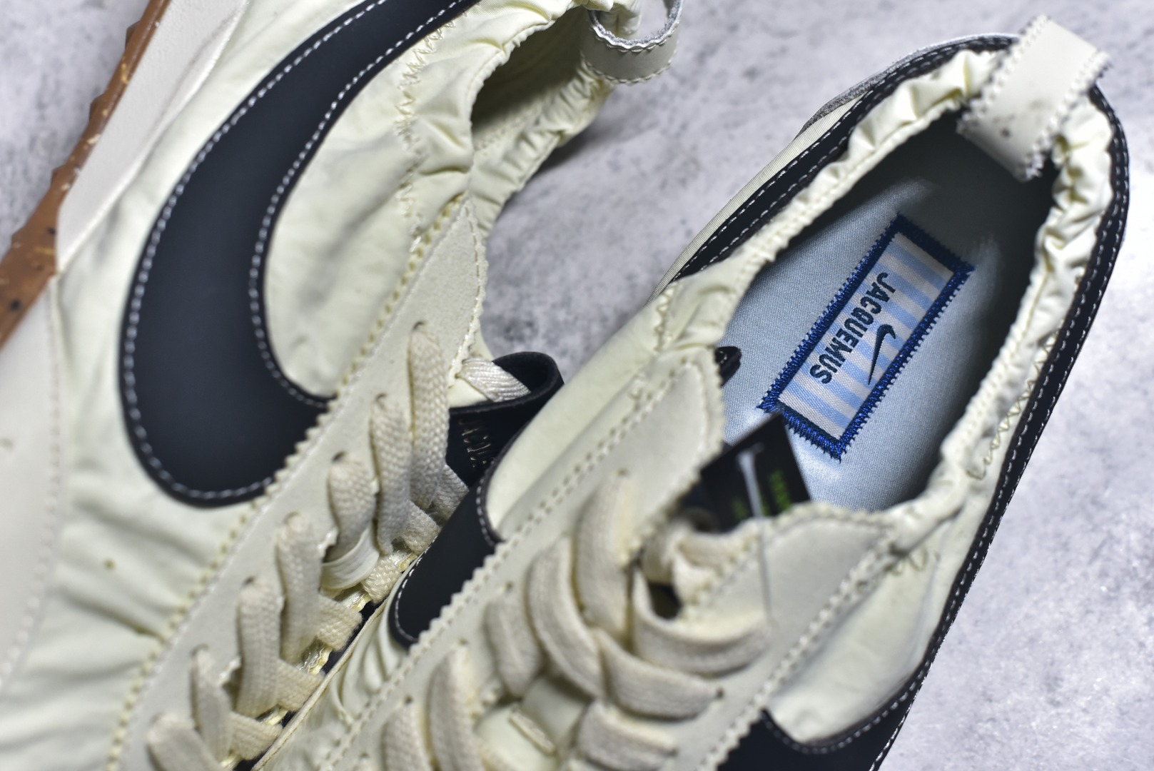 图片[9]-#NIKE W JACQUEMUS MOON SHOE SP 耐克 柔软舒适防滑耐磨 低帮休闲板鞋 欧美‍走秀‍‍款英伦复古 翘式鞋头设计 响应灵活 采用经典鞋型 融入全新细节点缀 整体简约且富有质感 鞋底耐磨材质搭配丰富的防滑底纹设计可平稳抓地 不易打滑 尺码：36-47.5（半）-选品中心