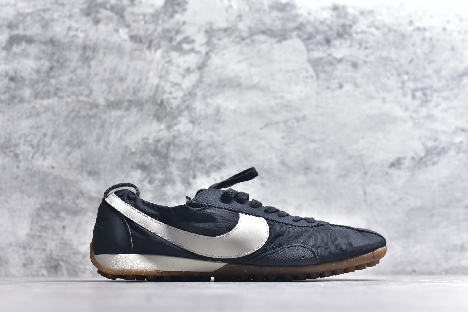 图片[3]-#NIKE W JACQUEMUS MOON SHOE SP 耐克 柔软舒适防滑耐磨 低帮休闲板鞋 欧美‍走秀‍‍款英伦复古 翘式鞋头设计 响应灵活 采用经典鞋型 融入全新细节点缀 整体简约且富有质感 鞋底耐磨材质搭配丰富的防滑底纹设计可平稳抓地 不易打滑 尺码：36-47.5（半）-选品中心