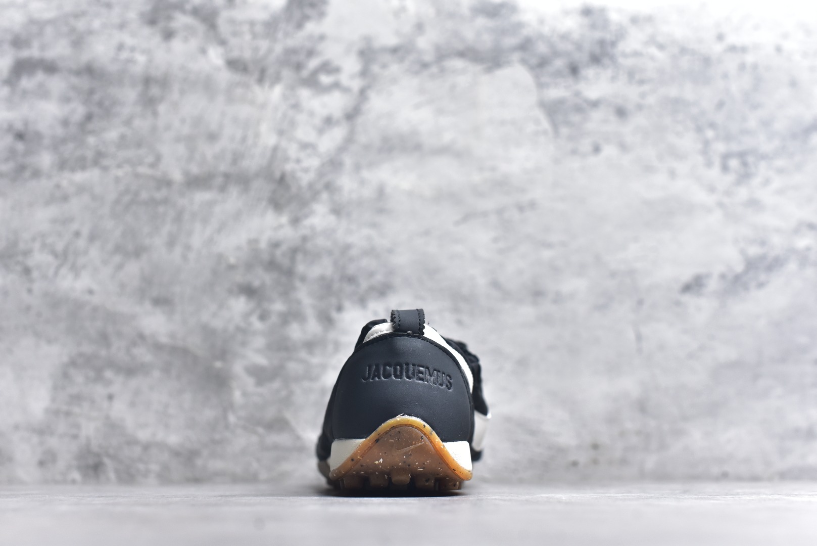 图片[5]-#NIKE W JACQUEMUS MOON SHOE SP 耐克 柔软舒适防滑耐磨 低帮休闲板鞋 欧美‍走秀‍‍款英伦复古 翘式鞋头设计 响应灵活 采用经典鞋型 融入全新细节点缀 整体简约且富有质感 鞋底耐磨材质搭配丰富的防滑底纹设计可平稳抓地 不易打滑 尺码：36-47.5（半）-选品中心