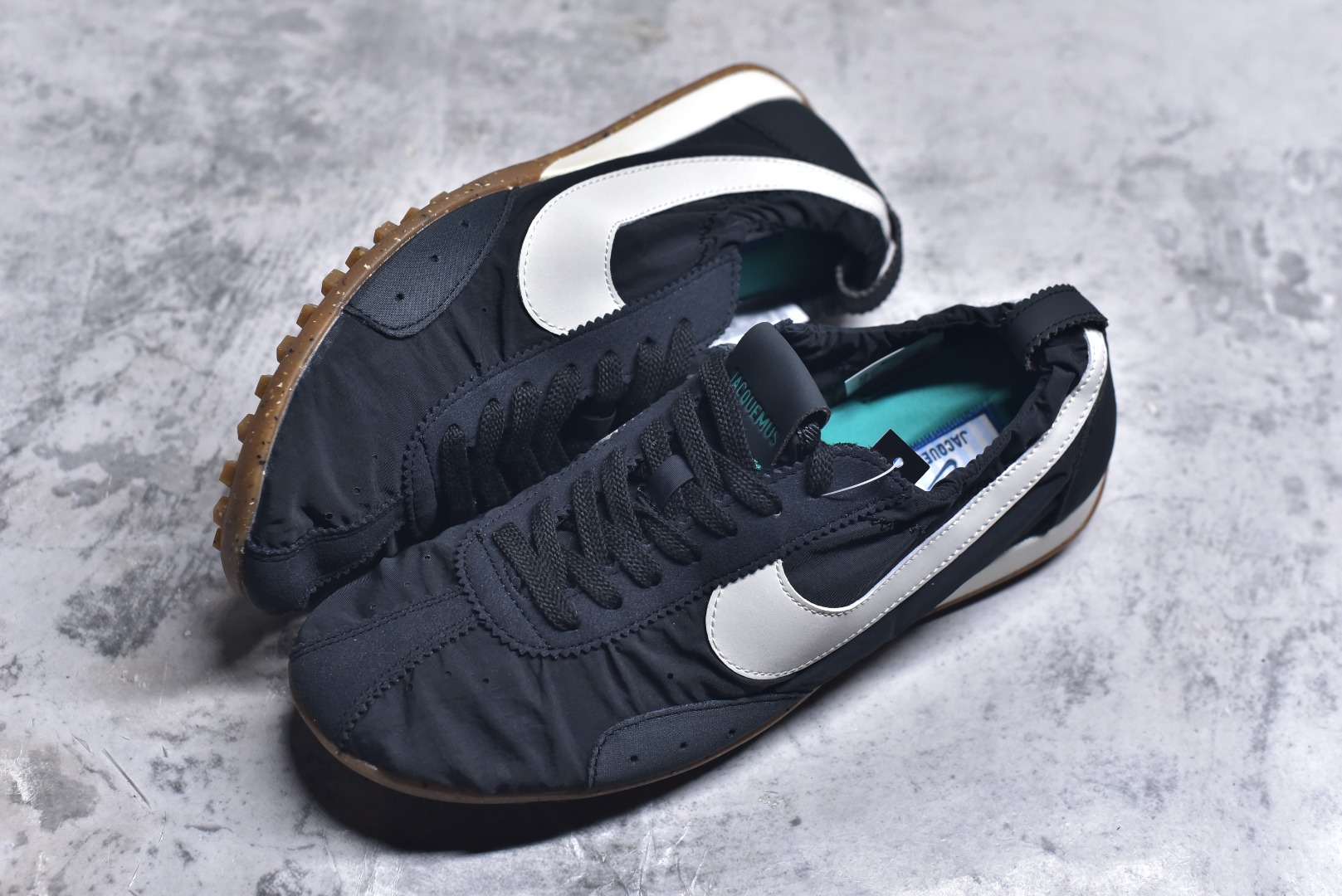 图片[7]-#NIKE W JACQUEMUS MOON SHOE SP 耐克 柔软舒适防滑耐磨 低帮休闲板鞋 欧美‍走秀‍‍款英伦复古 翘式鞋头设计 响应灵活 采用经典鞋型 融入全新细节点缀 整体简约且富有质感 鞋底耐磨材质搭配丰富的防滑底纹设计可平稳抓地 不易打滑 尺码：36-47.5（半）-选品中心