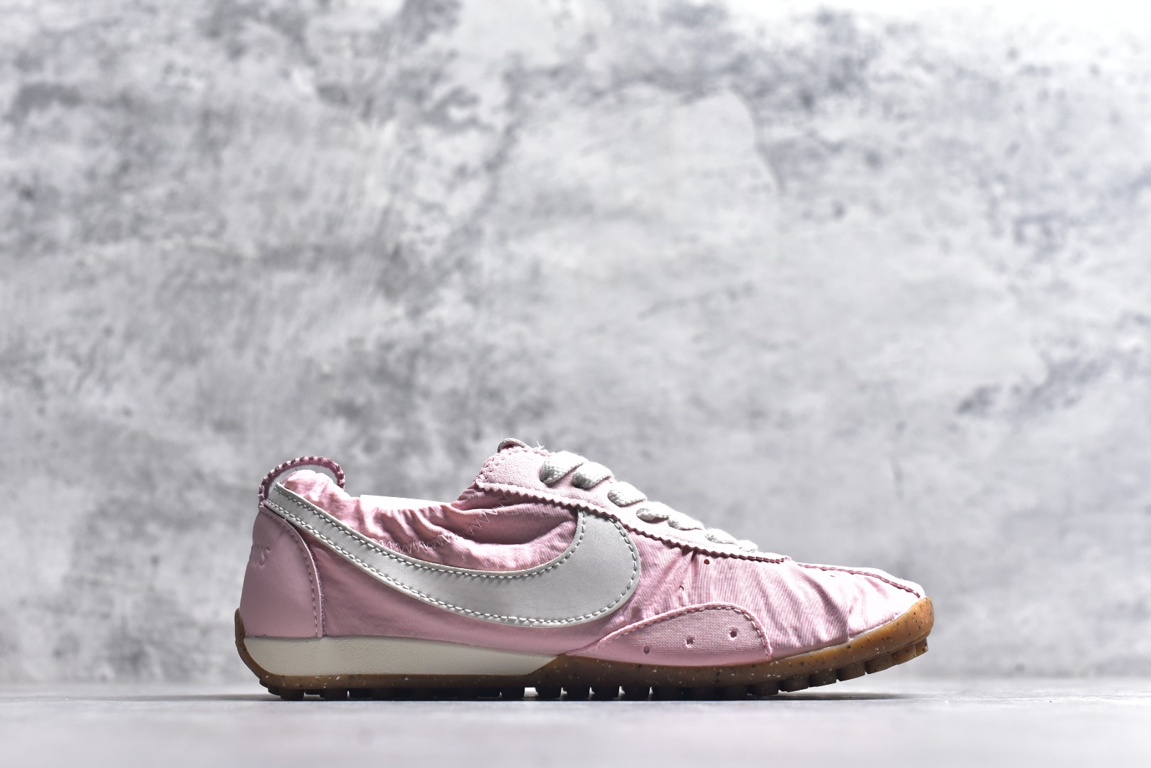 图片[3]-#NIKE W JACQUEMUS MOON SHOE SP 耐克 柔软舒适防滑耐磨 低帮休闲板鞋 欧美‍走秀‍‍款英伦复古 翘式鞋头设计 响应灵活 采用经典鞋型 融入全新细节点缀 整体简约且富有质感 鞋底耐磨材质搭配丰富的防滑底纹设计可平稳抓地 不易打滑 尺码：36-47.5（半）-选品中心