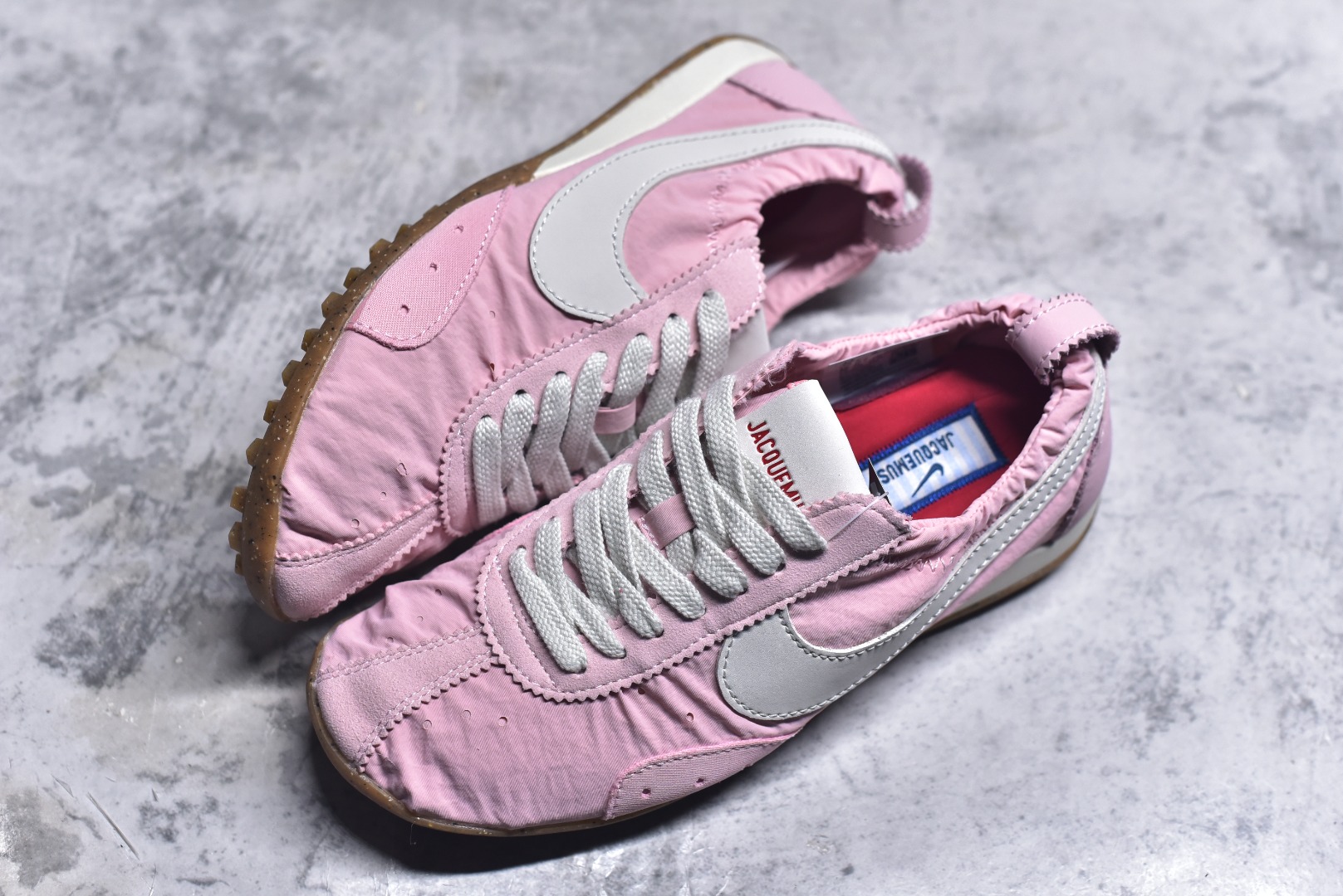 图片[7]-#NIKE W JACQUEMUS MOON SHOE SP 耐克 柔软舒适防滑耐磨 低帮休闲板鞋 欧美‍走秀‍‍款英伦复古 翘式鞋头设计 响应灵活 采用经典鞋型 融入全新细节点缀 整体简约且富有质感 鞋底耐磨材质搭配丰富的防滑底纹设计可平稳抓地 不易打滑 尺码：36-47.5（半）-选品中心