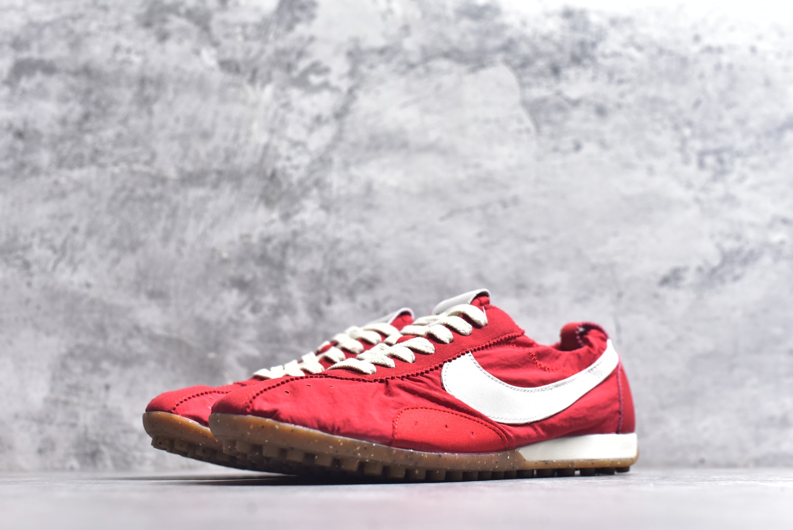 图片[2]-#NIKE W JACQUEMUS MOON SHOE SP 耐克 柔软舒适防滑耐磨 低帮休闲板鞋 欧美‍走秀‍‍款英伦复古 翘式鞋头设计 响应灵活 采用经典鞋型 融入全新细节点缀 整体简约且富有质感 鞋底耐磨材质搭配丰富的防滑底纹设计可平稳抓地 不易打滑 尺码：36-47.5（半）-选品中心