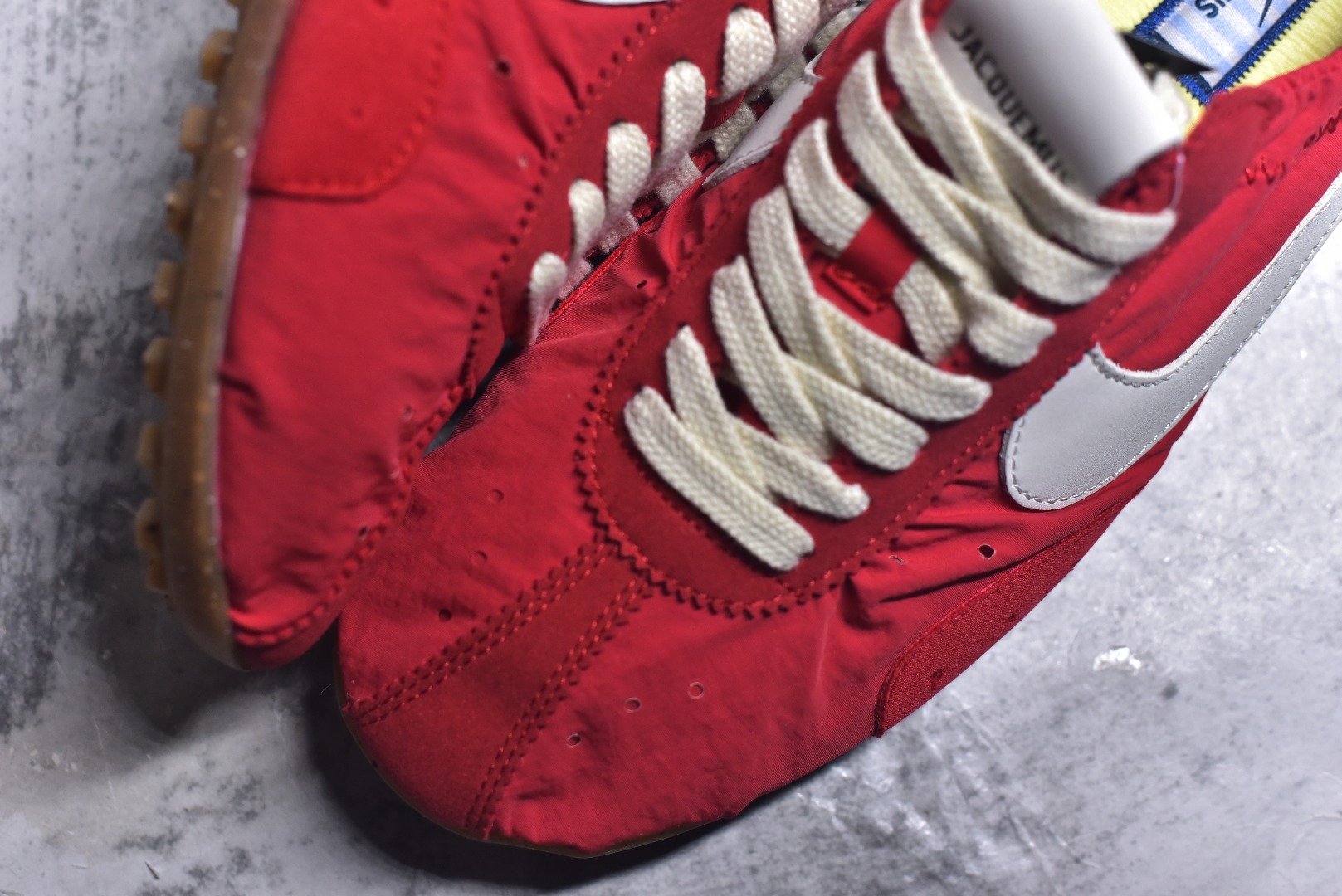 图片[8]-#NIKE W JACQUEMUS MOON SHOE SP 耐克 柔软舒适防滑耐磨 低帮休闲板鞋 欧美‍走秀‍‍款英伦复古 翘式鞋头设计 响应灵活 采用经典鞋型 融入全新细节点缀 整体简约且富有质感 鞋底耐磨材质搭配丰富的防滑底纹设计可平稳抓地 不易打滑 尺码：36-47.5（半）-选品中心