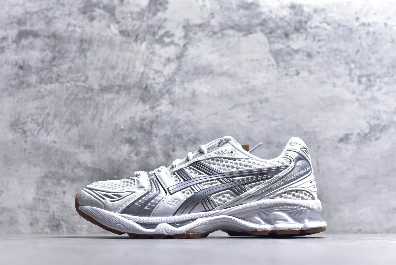 #Asics Gel-Kayano K14 亚瑟士系列复古舒适织物合成革减震防滑耐磨低帮休闲跑步鞋 市场顶级版本 原装纸板楦头开发 独家私模五层组合大底 原厂定制缓震硅胶加持 原盒原配 官方四联吊牌 一比一同步原鞋工艺和用料 鞋面原厂“三明治”多层网布 区别其他同价版本 鞋垫采用原厂OrthoLite欧索莱材质 非普通海玻璃鞋垫 后跟一样采用了GEL缓震胶 整体系列设计非常的科技感 锻炼跑步的同时让你一样时尚百搭 尺码：36 37 37.5 38 39 39.5 40 40.5 41.5 42 42.5 43.5 44 44.5 45 46-选品中心